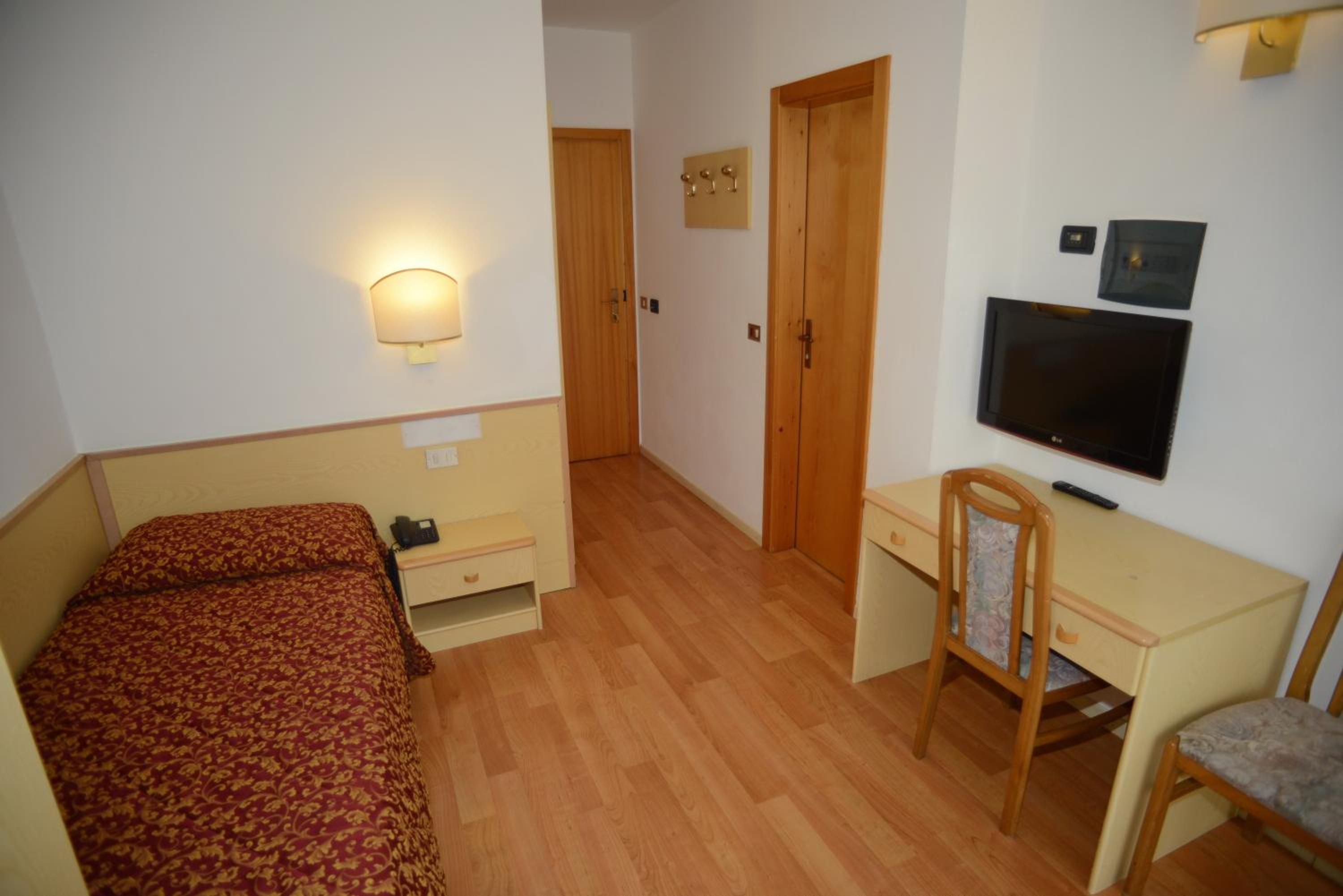  Single Room photo 2