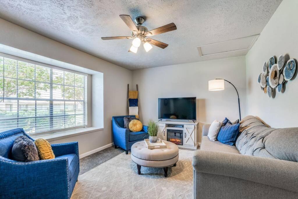 Three-Bedroom House photo 2