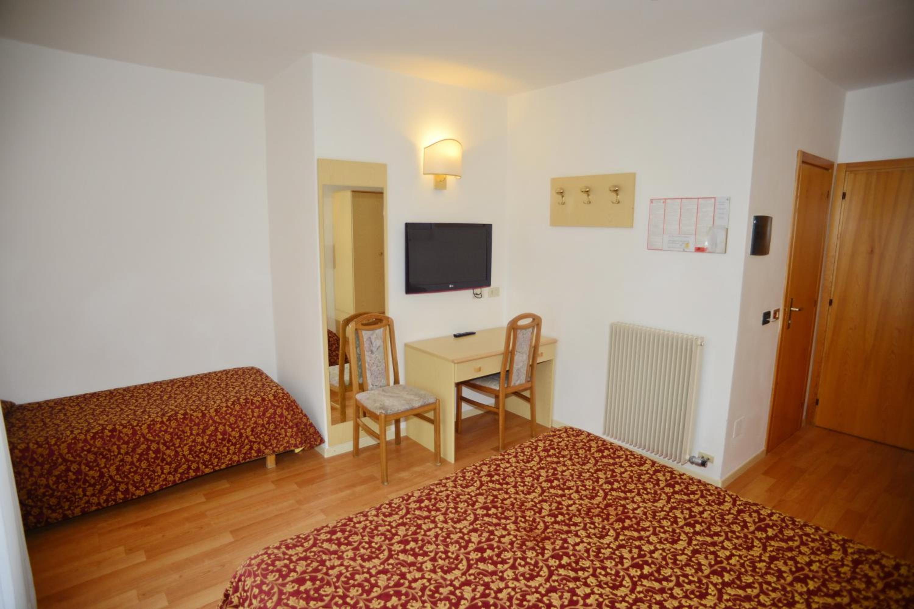Double or Twin Room photo 3