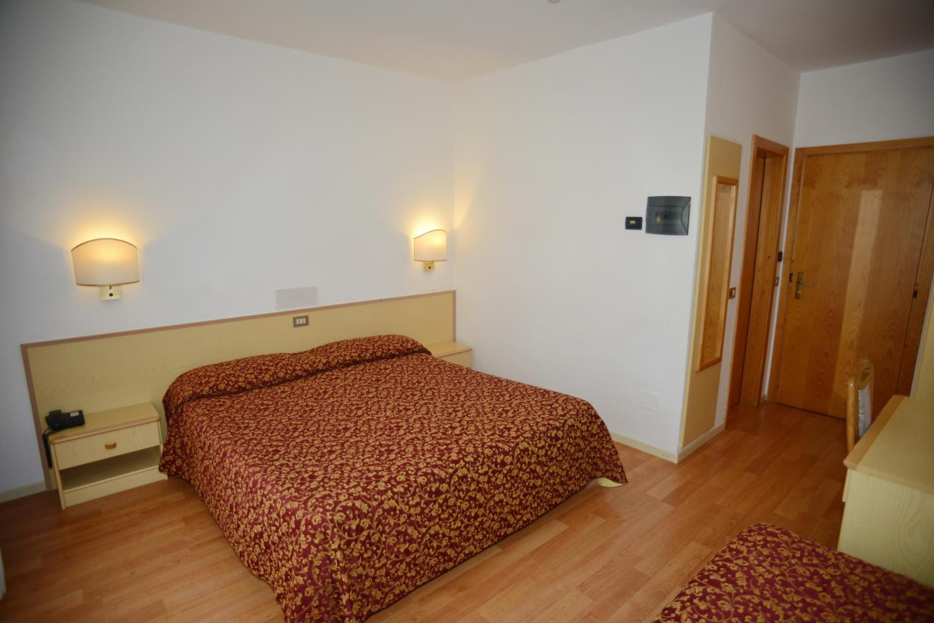 Double or Twin Room photo 2