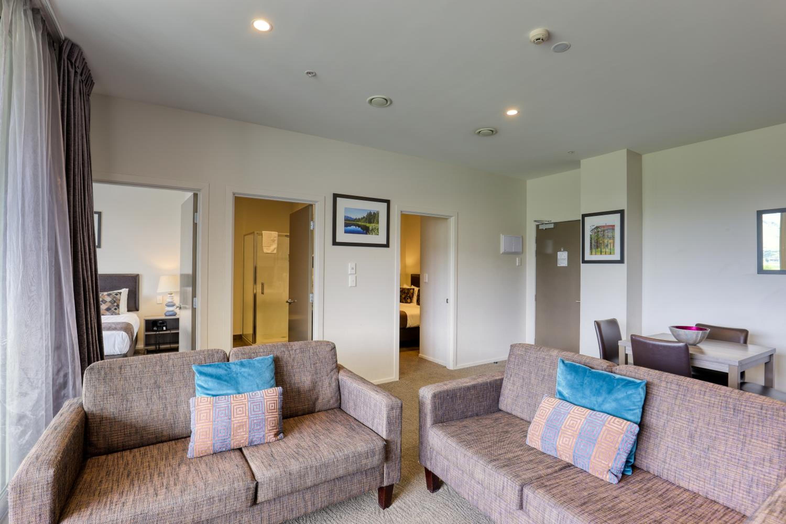 Three-Bedroom Apartment with Three King Beds photo 2