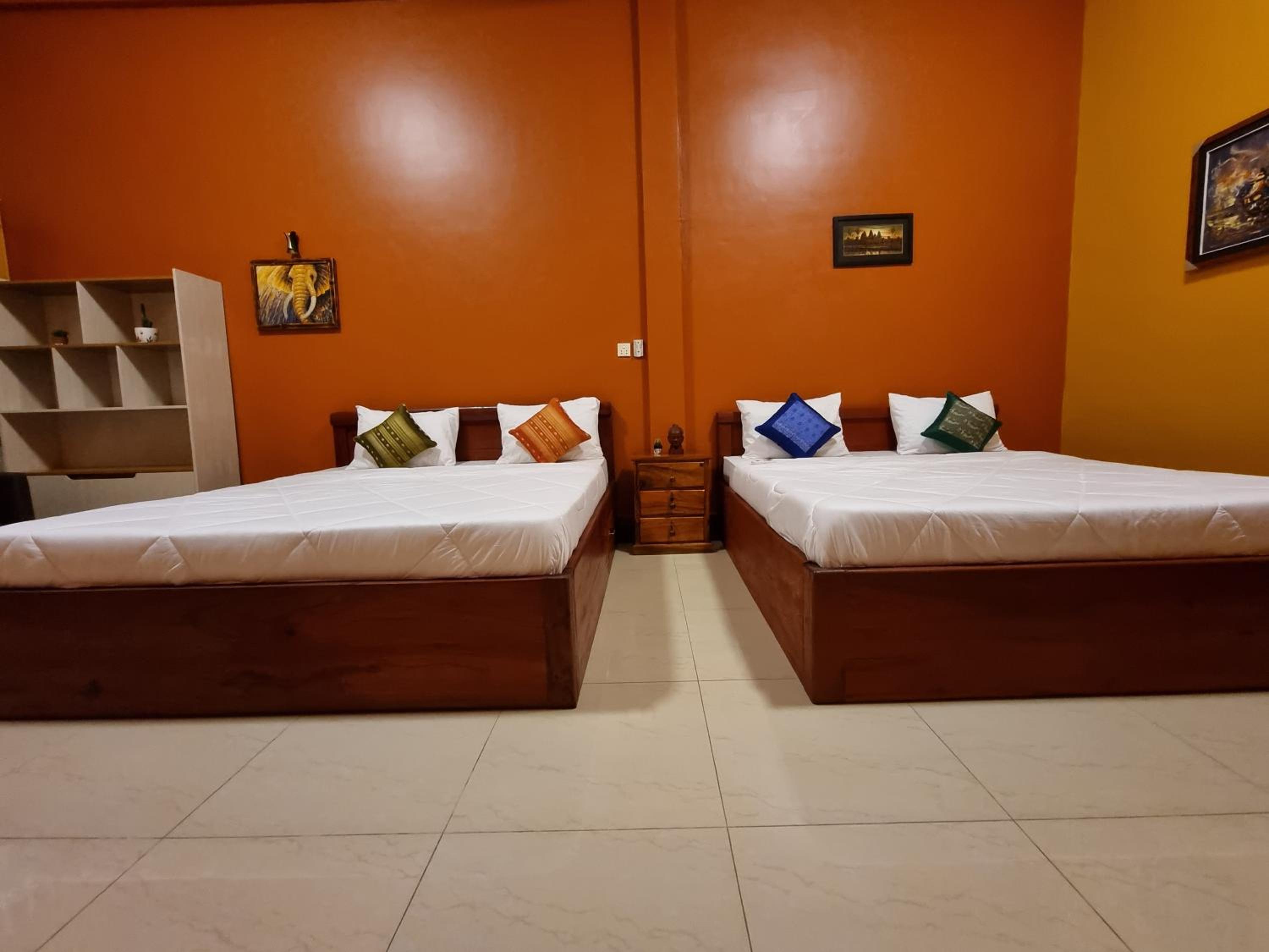 King Room with Balcony - Photo 10