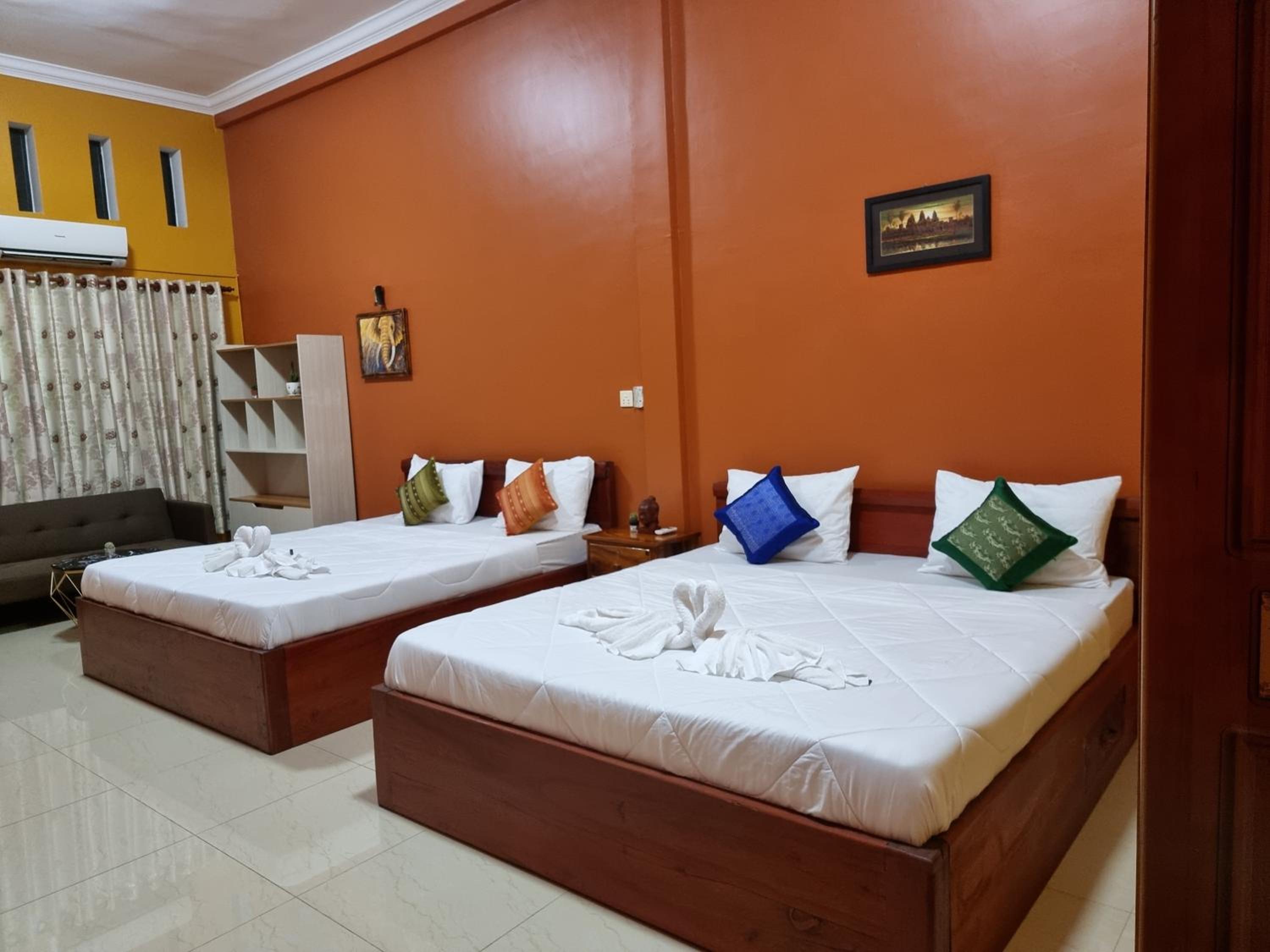 King Room with Balcony - Photo 20