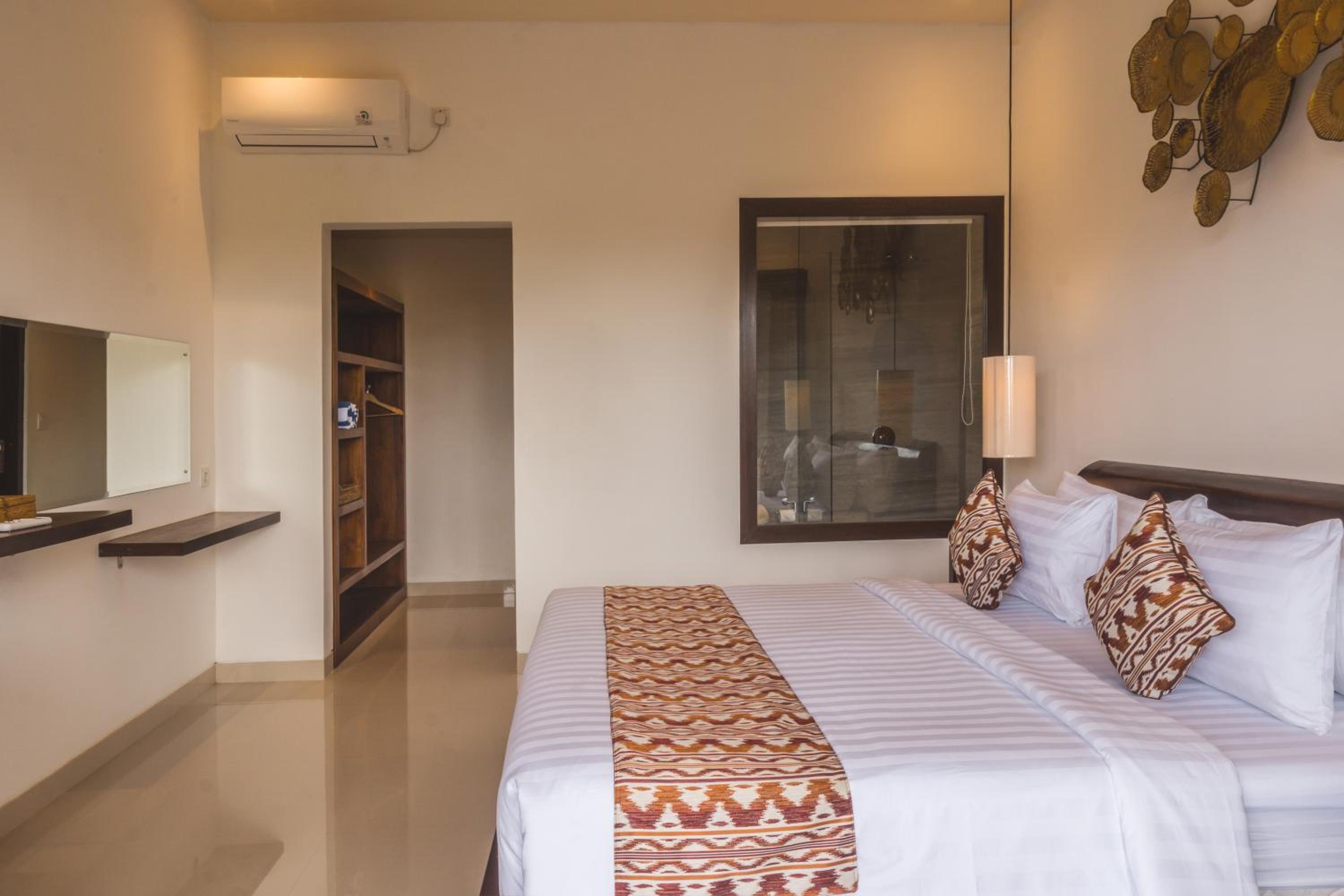 Double Room with Pool View - Photo 24
