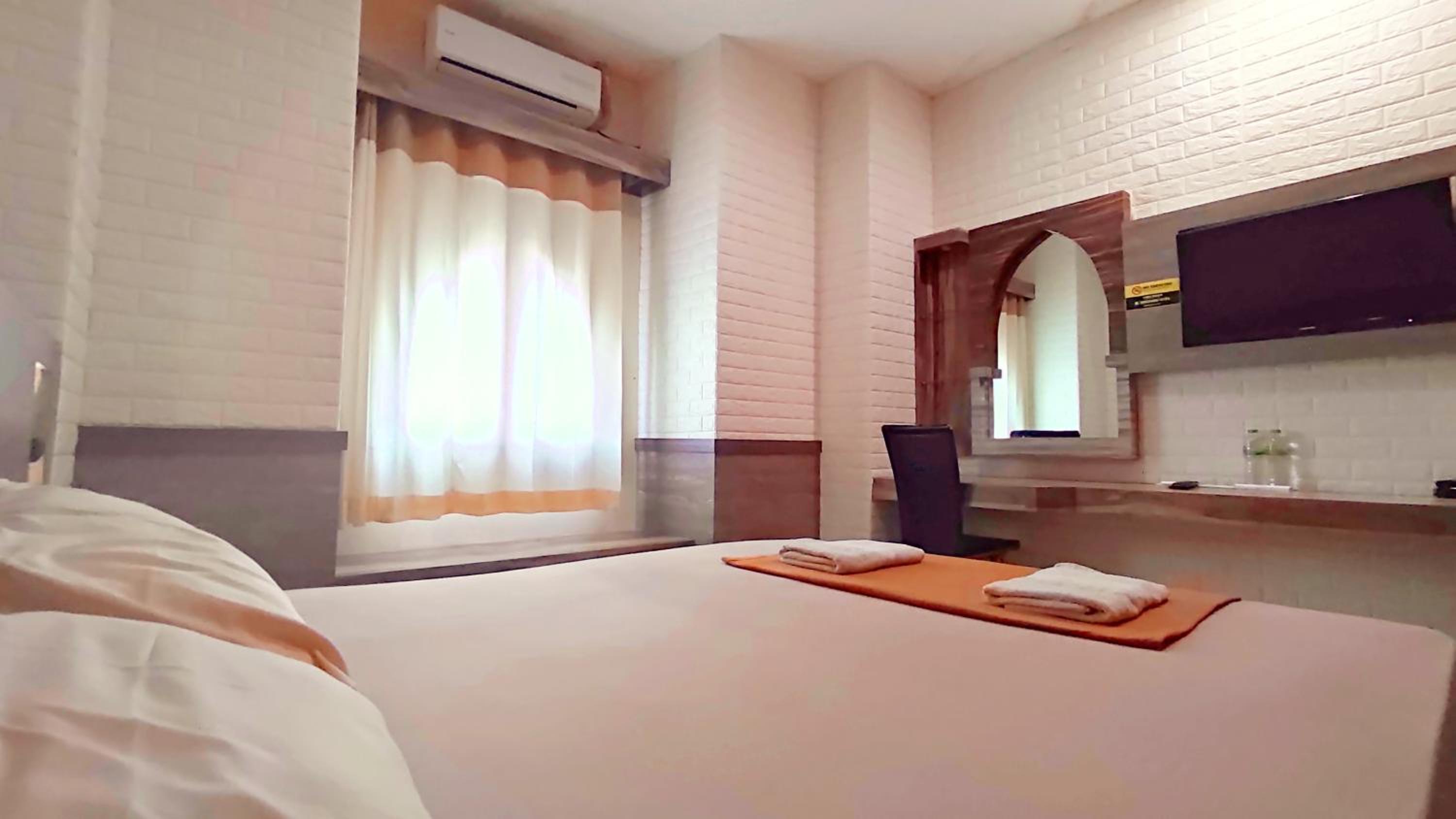 Deluxe Room - Photo 1