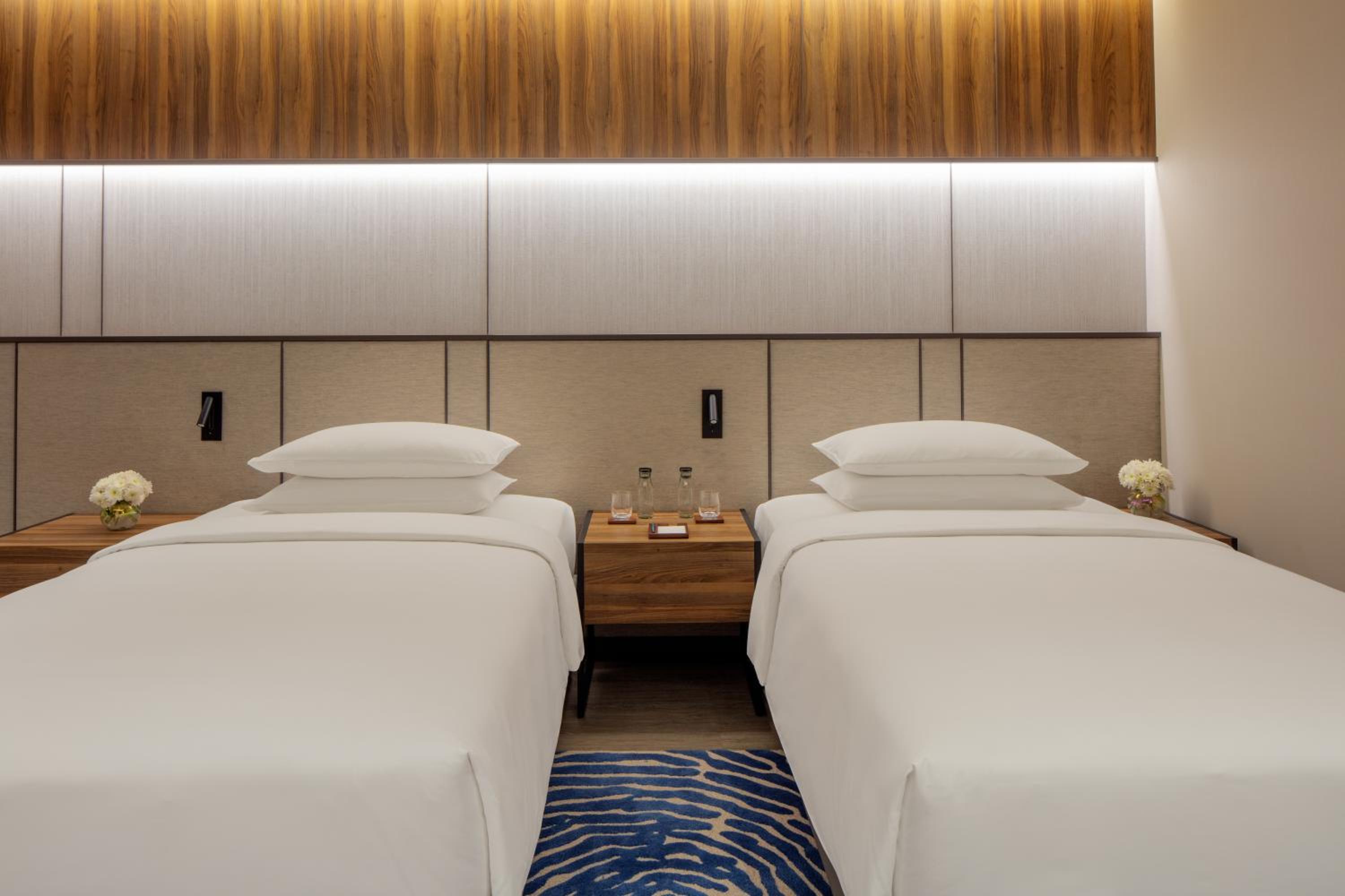 Twin Room - Club Access - Photo 3