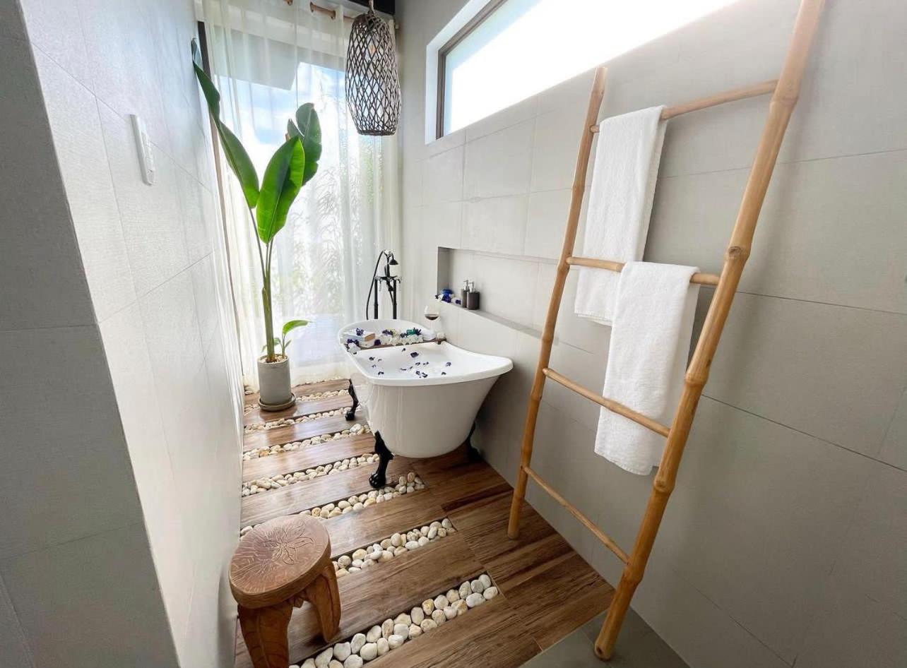 Deluxe Bungalow with Sea View - Photo 13