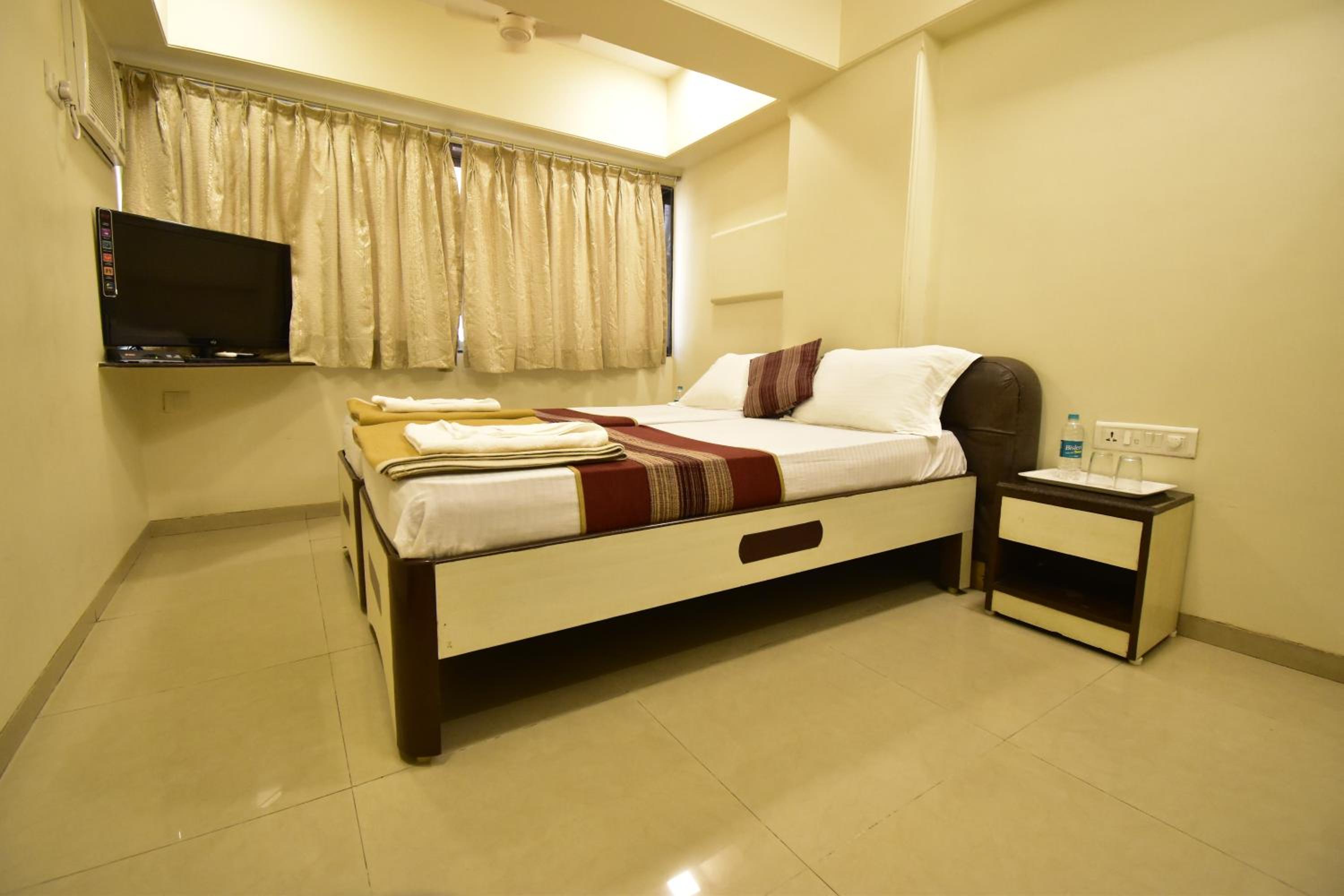 Budget Double or Twin Room - Photo 13