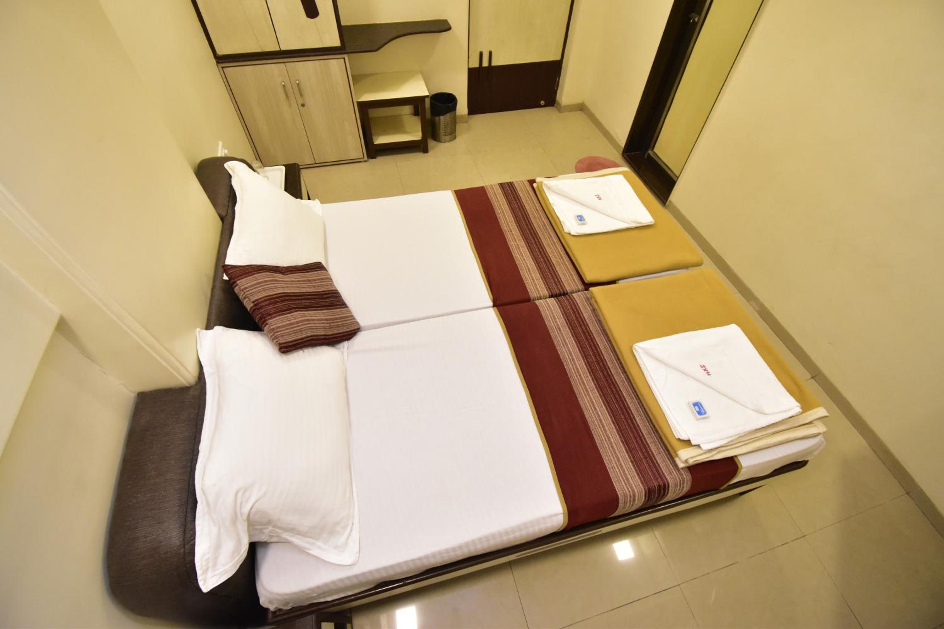 Budget Double or Twin Room - Photo 11
