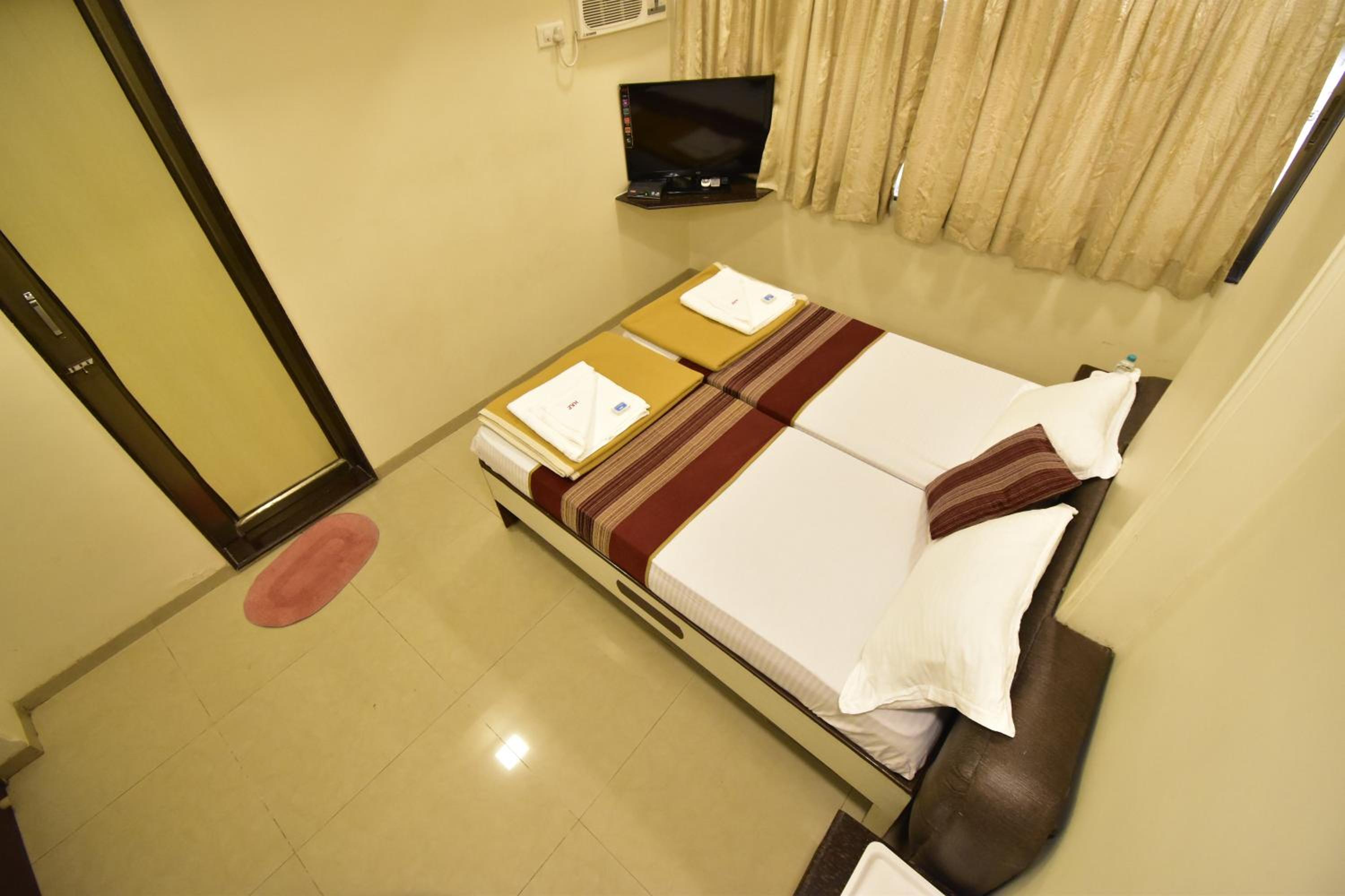 Budget Double or Twin Room - Photo 12