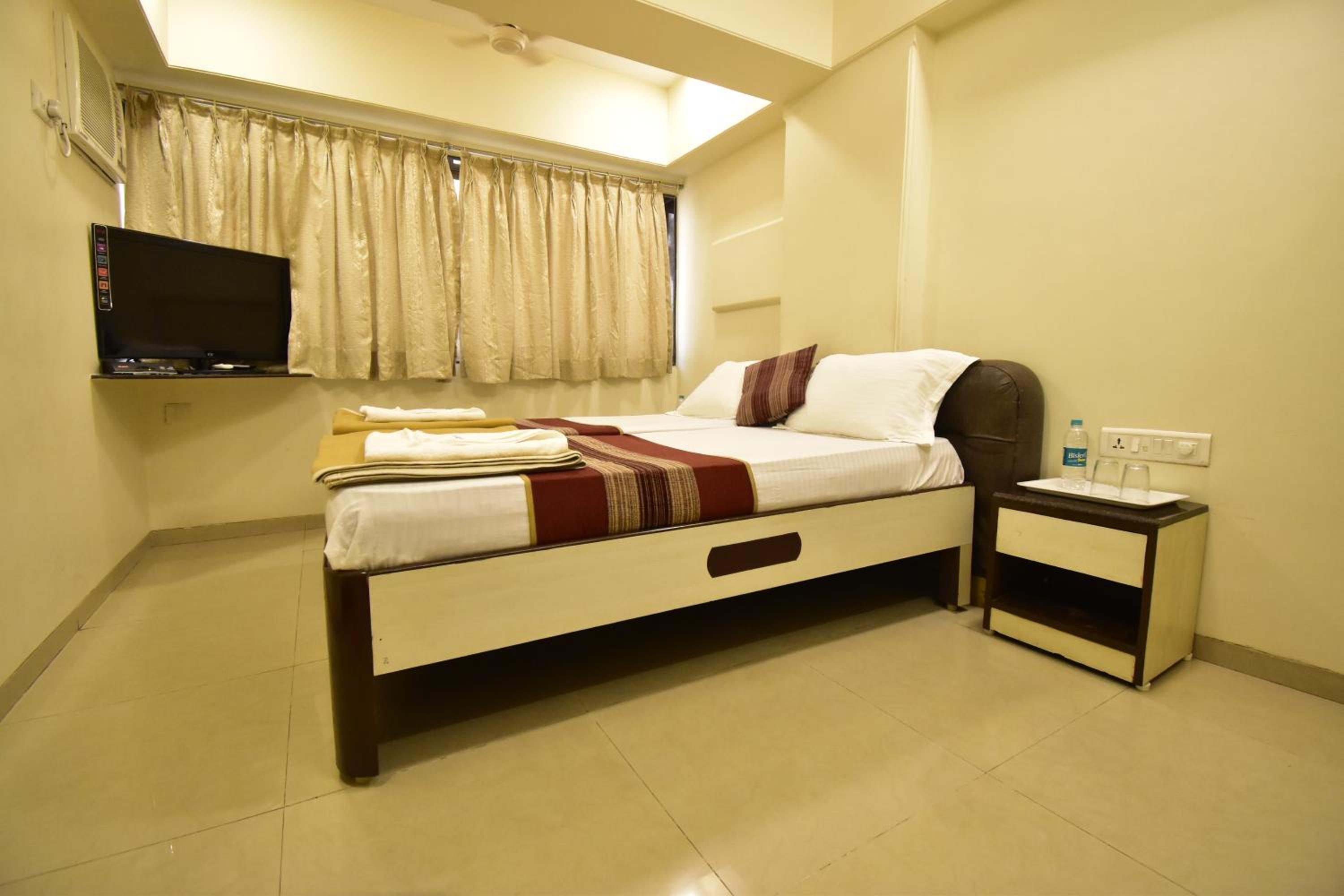 Budget Double or Twin Room - Photo 6
