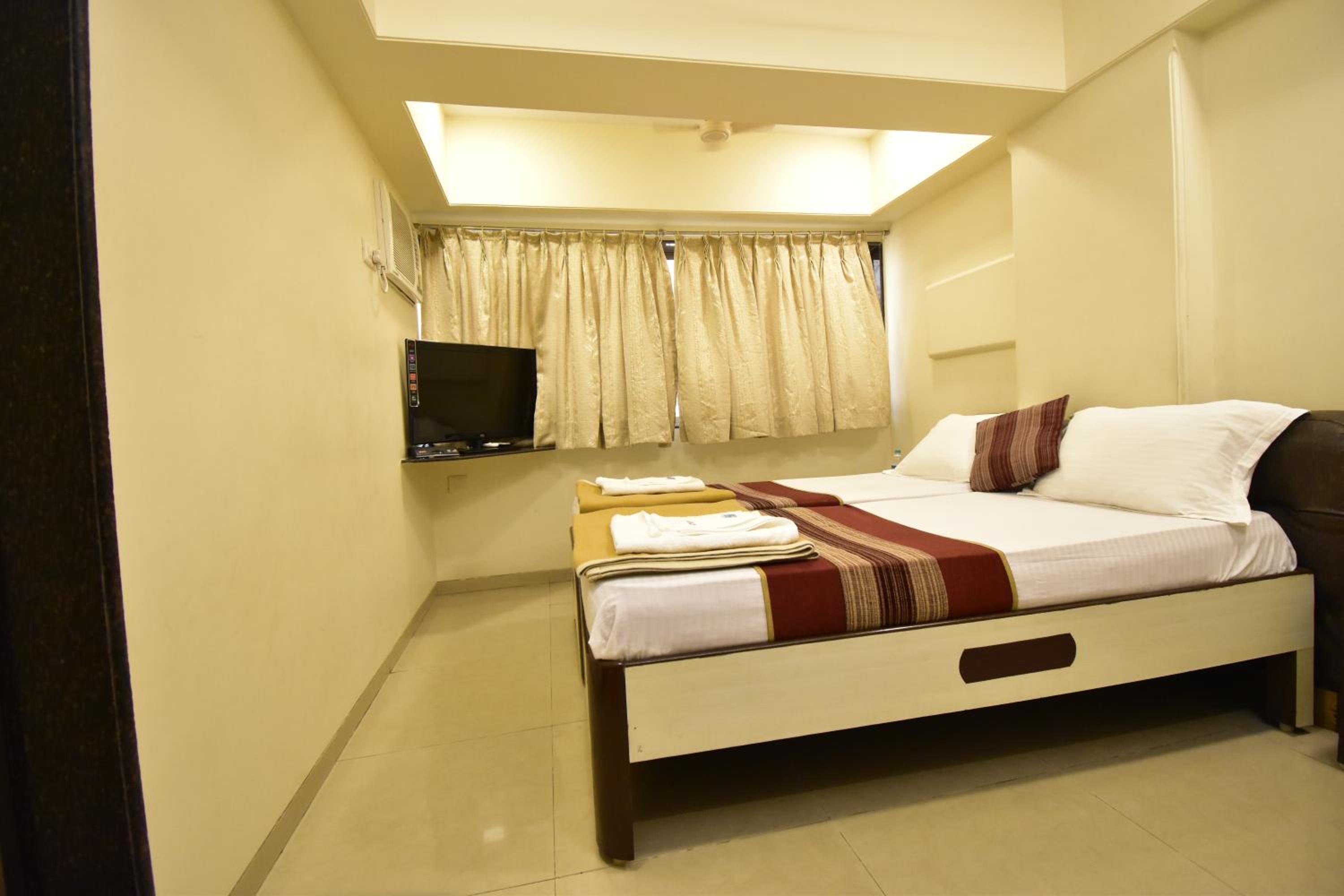 Budget Double or Twin Room - Photo 8
