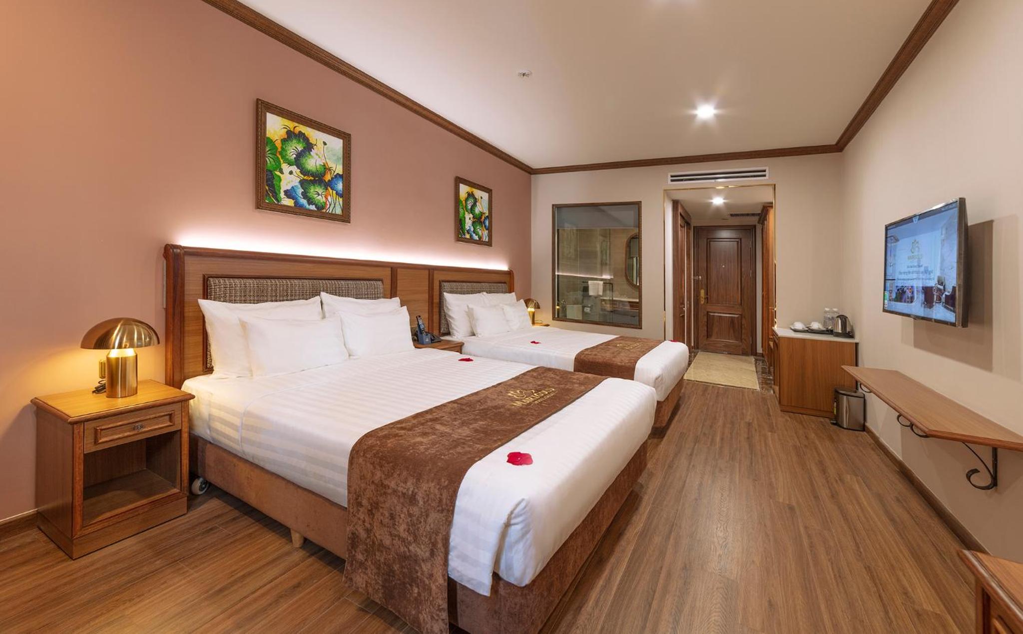 Deluxe Family Room - Photo 2
