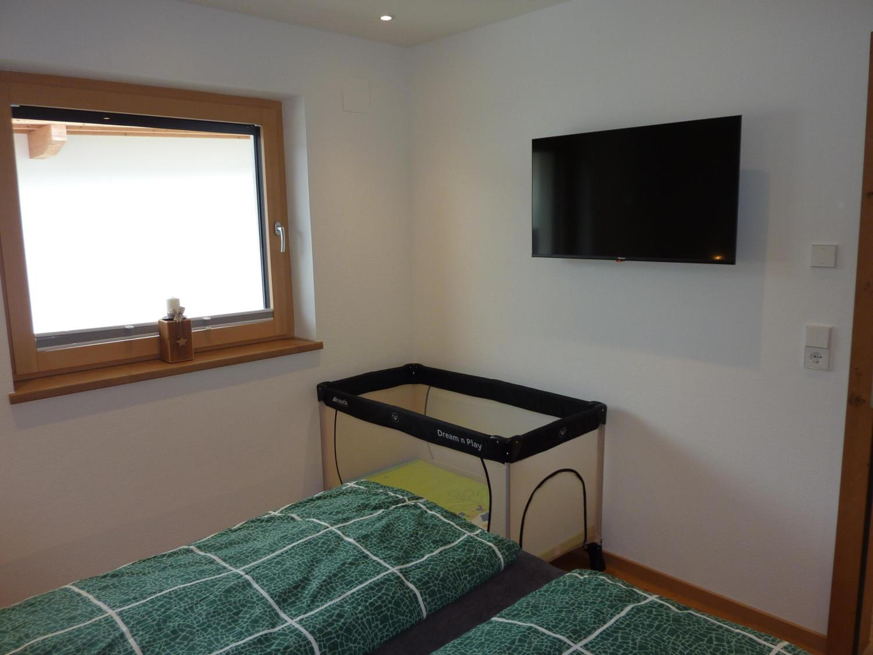 One-Bedroom Apartment with Shower photo 1