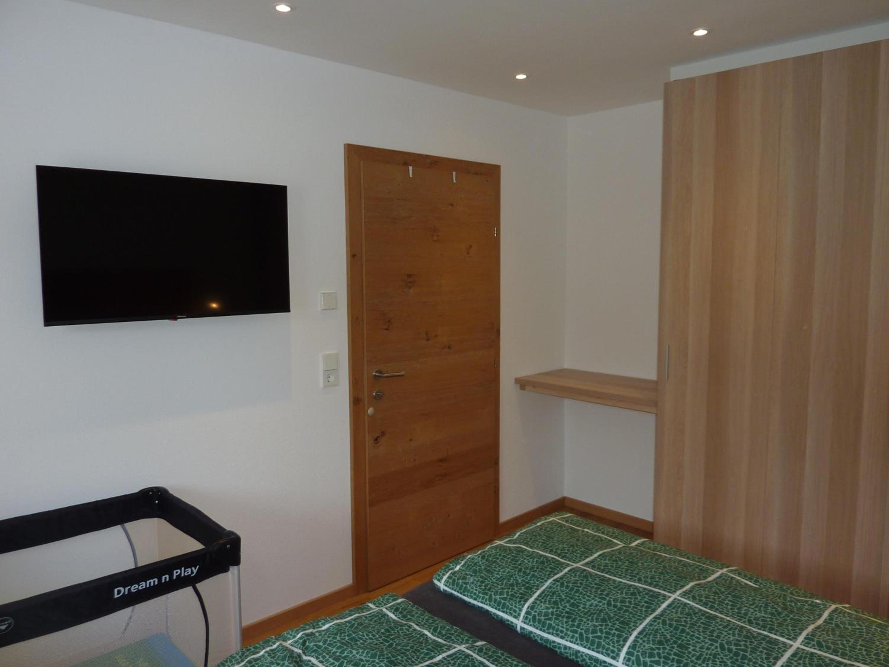 One-Bedroom Apartment with Shower photo 3