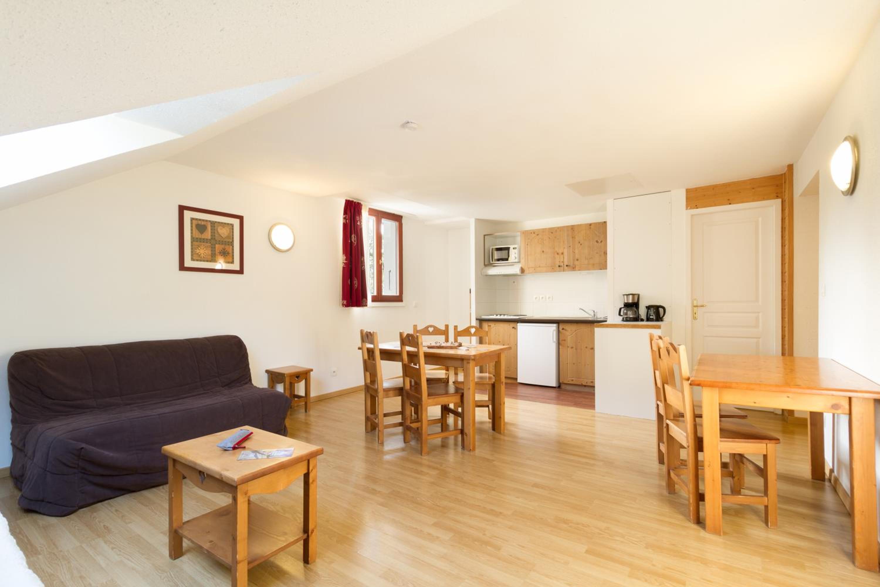 Two-Bedroom Apartment (6 People) - Photo 5