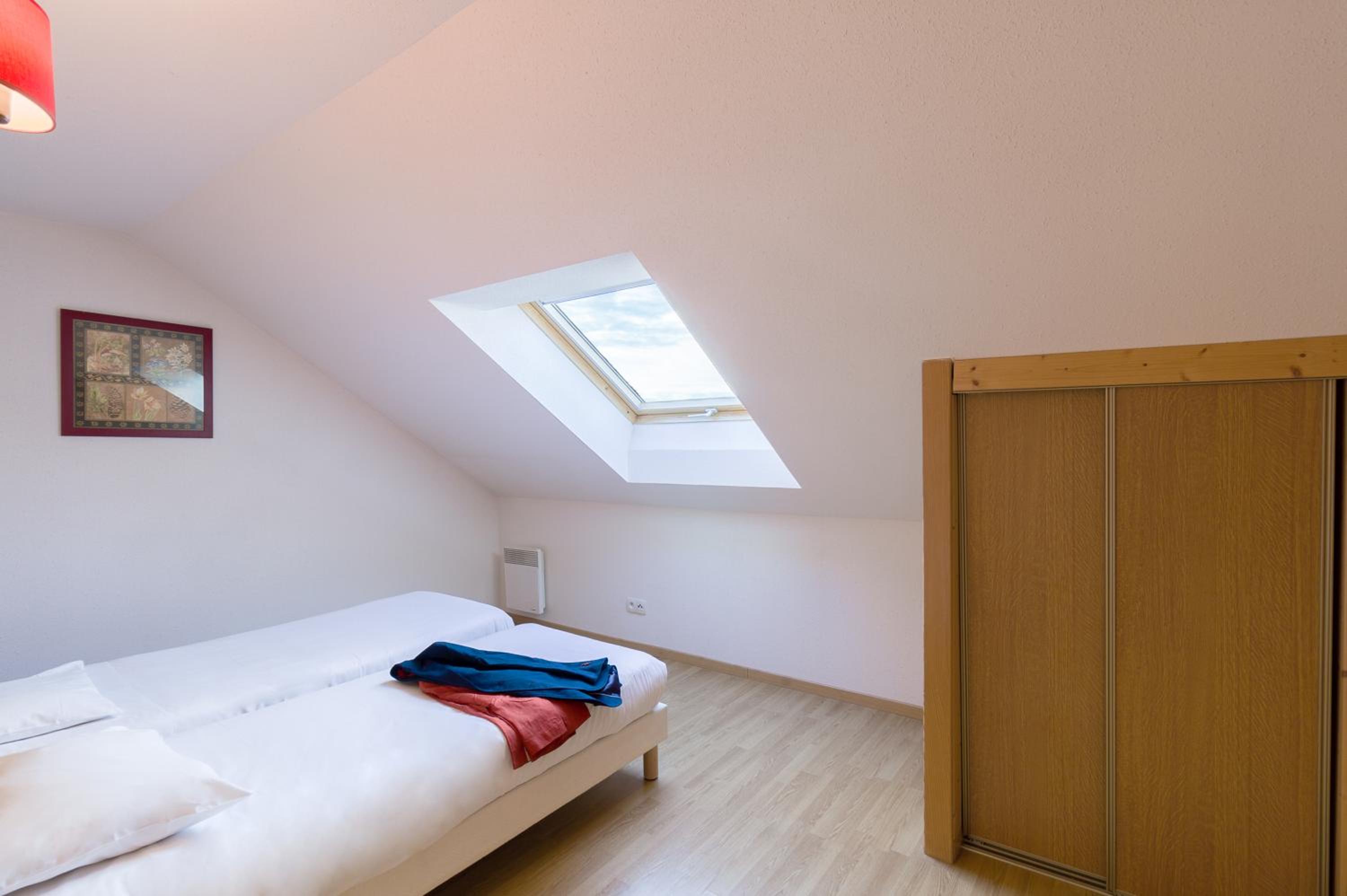 Two-Bedroom Apartment (6 People) - Photo 9