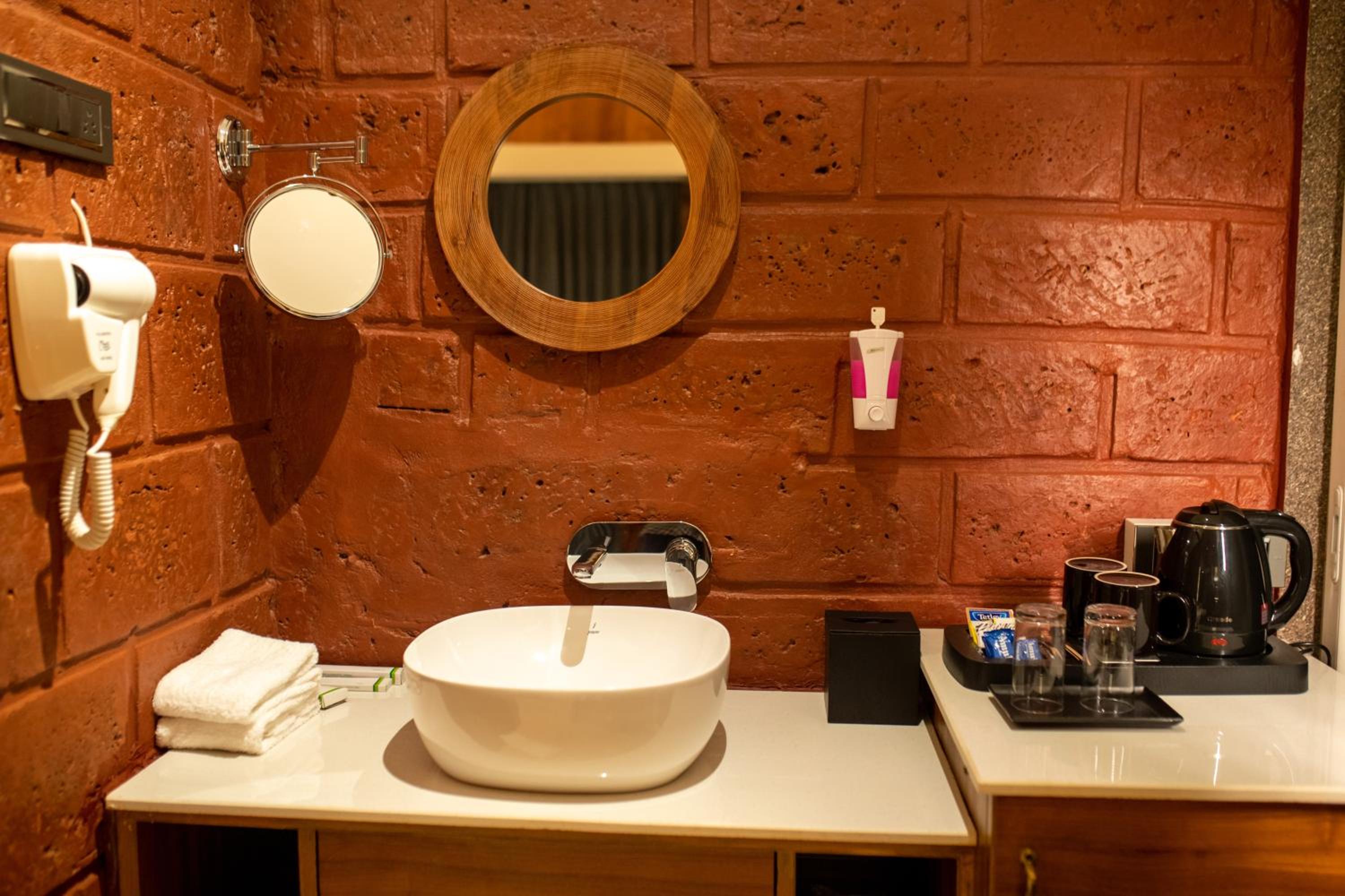 Deluxe Room - Photo 5