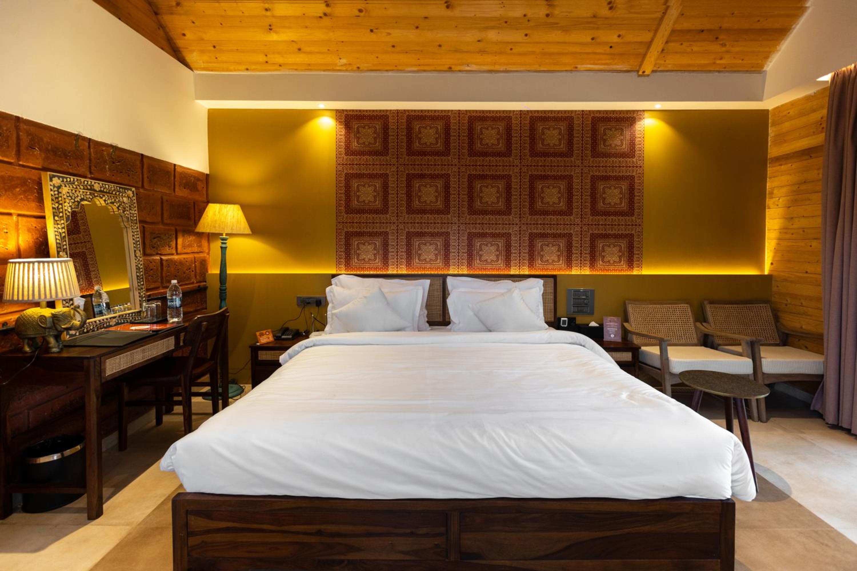 Deluxe Room - Photo 11