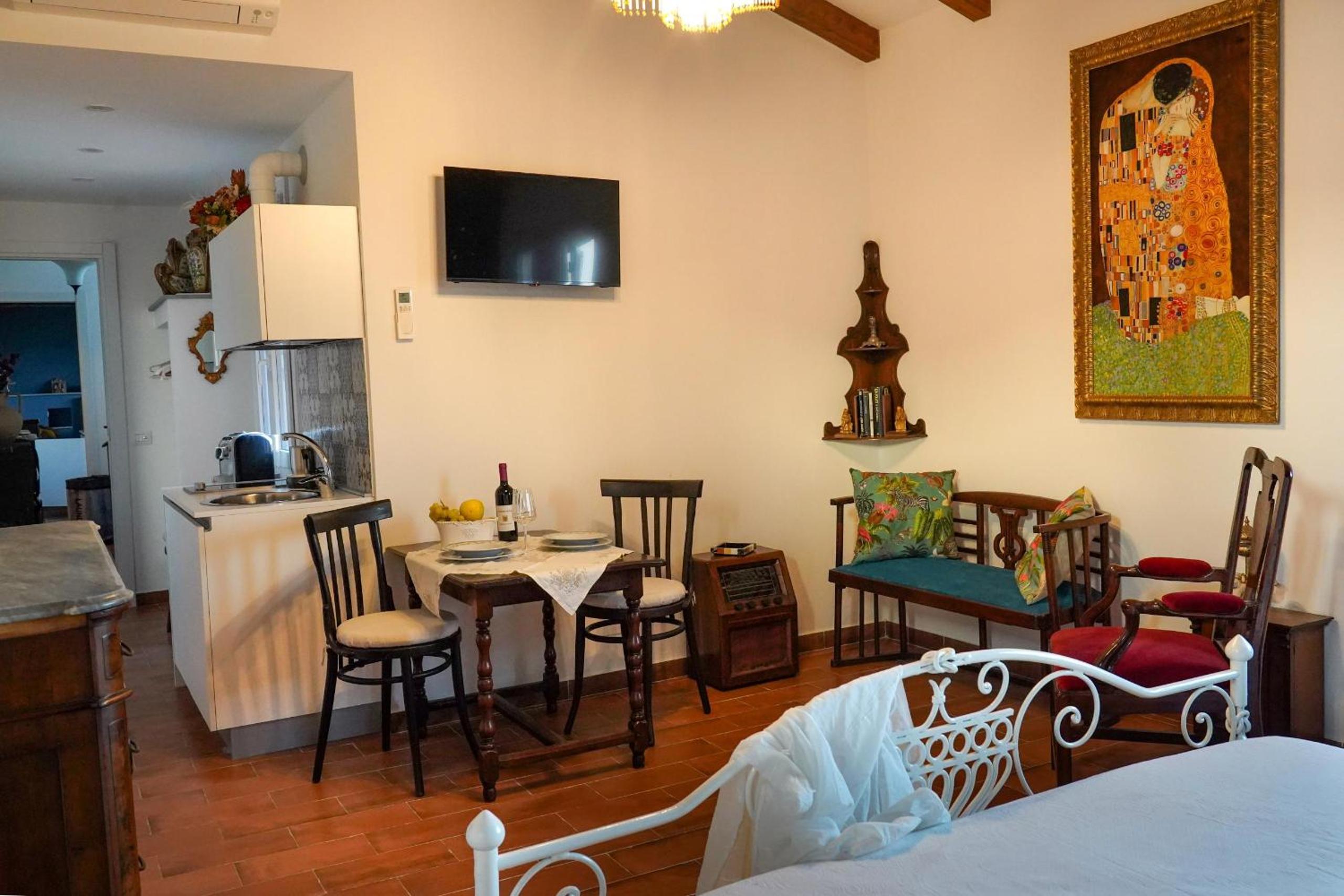 Suite - Photo 2