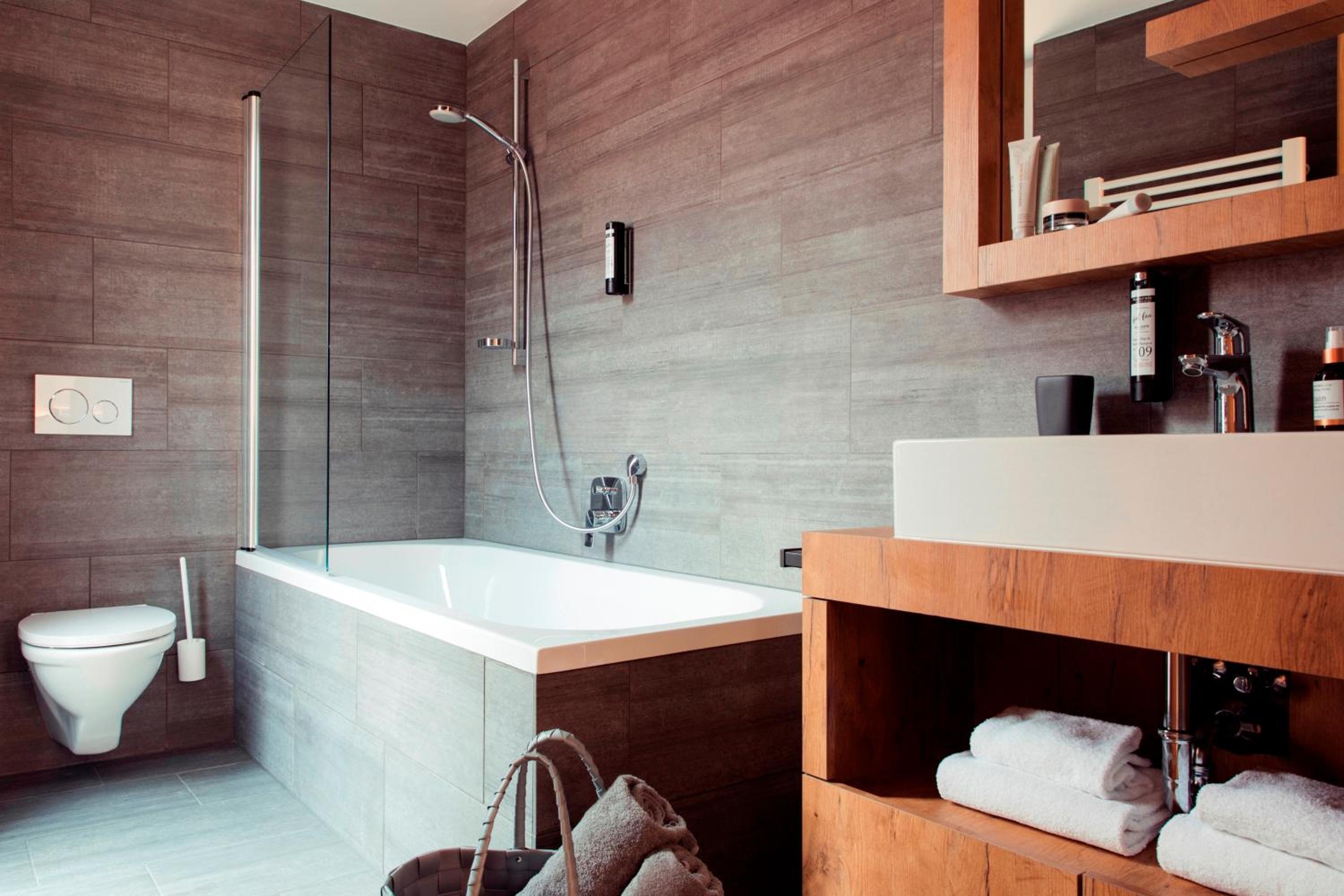 Premium One-Bedroom Apartment with Balcony or Terrace - Photo 4