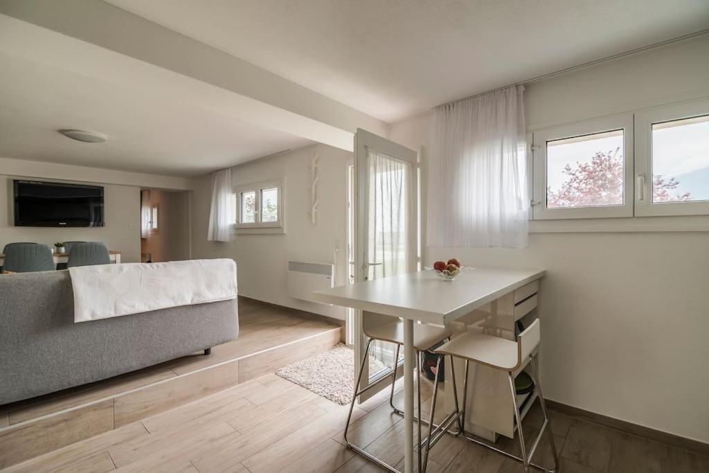 One-Bedroom House photo 2