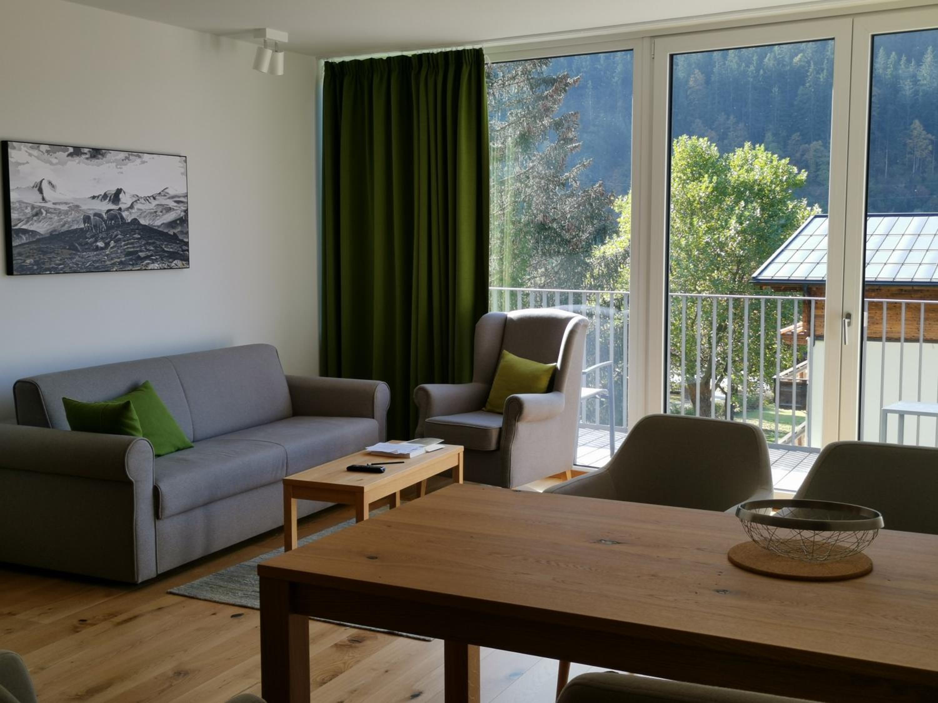 Deluxe Two-Bedroom Apartment with Balcony or Terrace - Photo 2