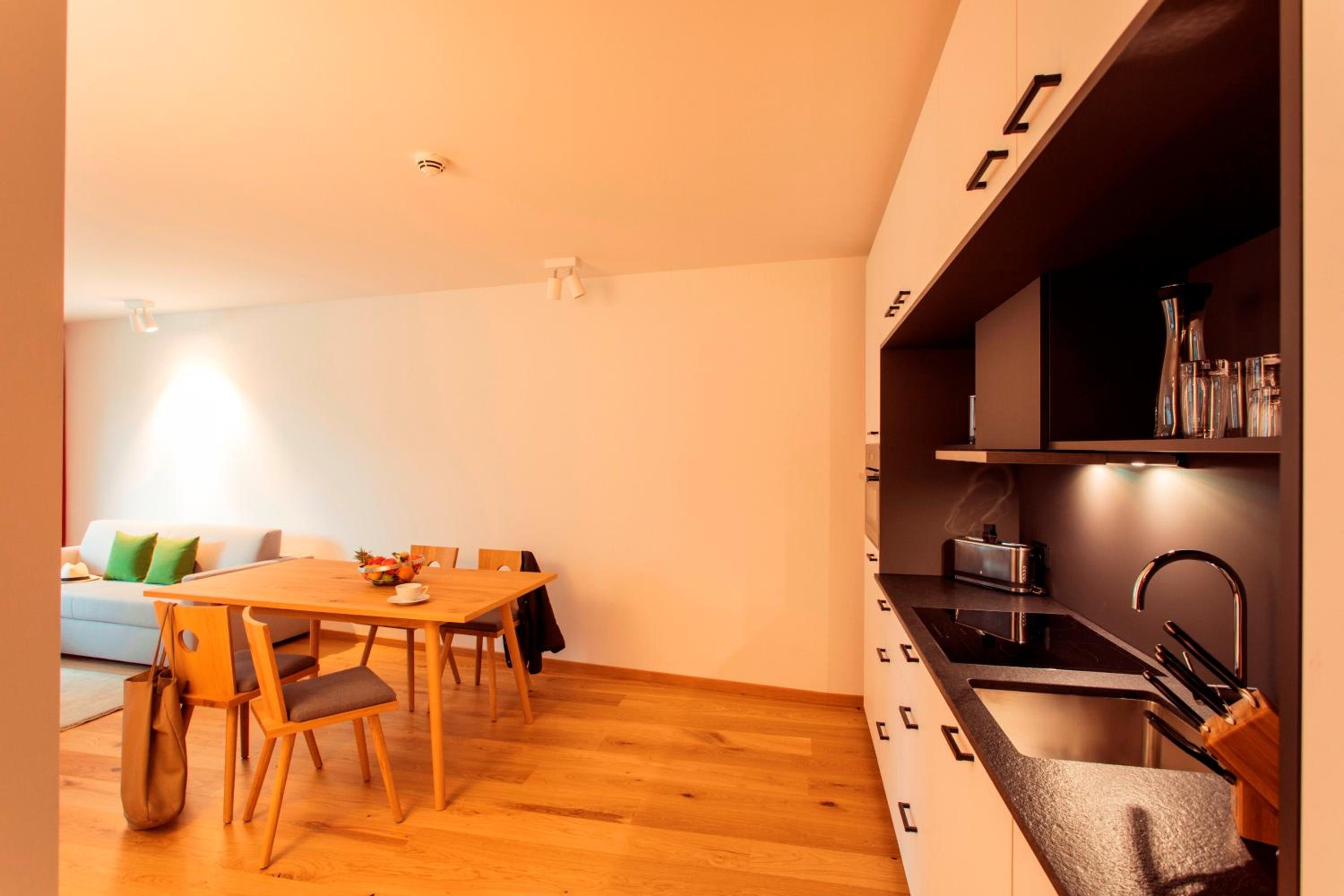 Deluxe Two-Bedroom Apartment with Balcony or Terrace - Photo 11