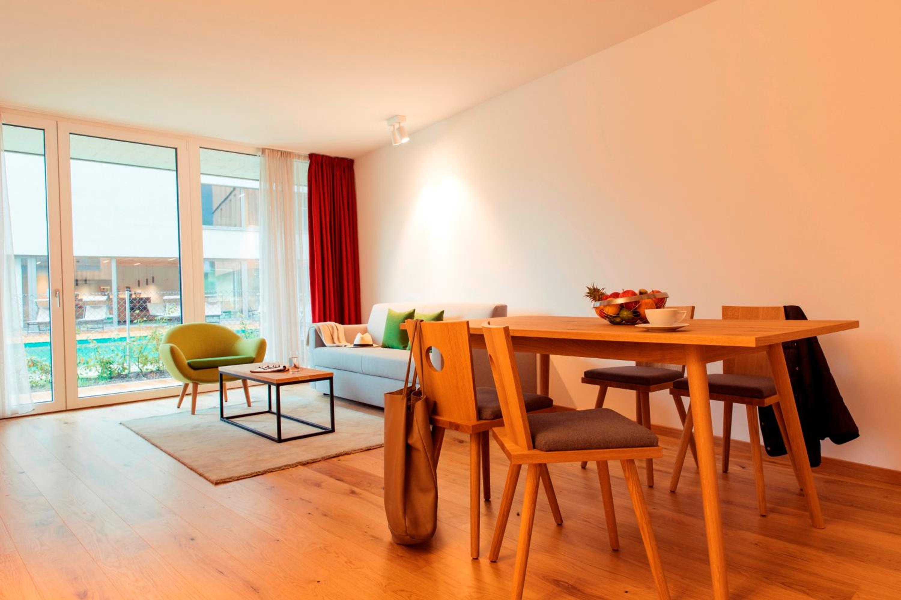 Deluxe Two-Bedroom Apartment with Balcony or Terrace - Photo 9