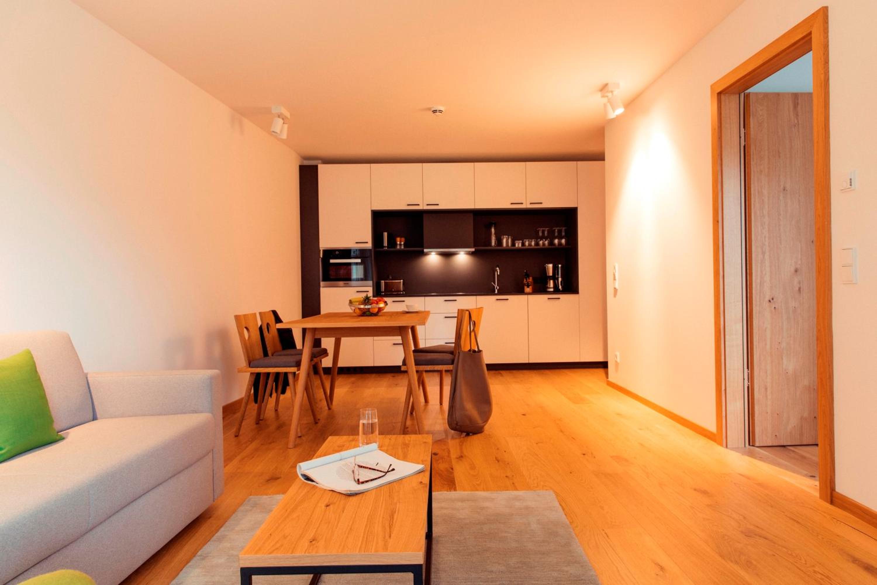 Executive Three-Bedroom Apartment with Balcony or Terrace - Photo 7