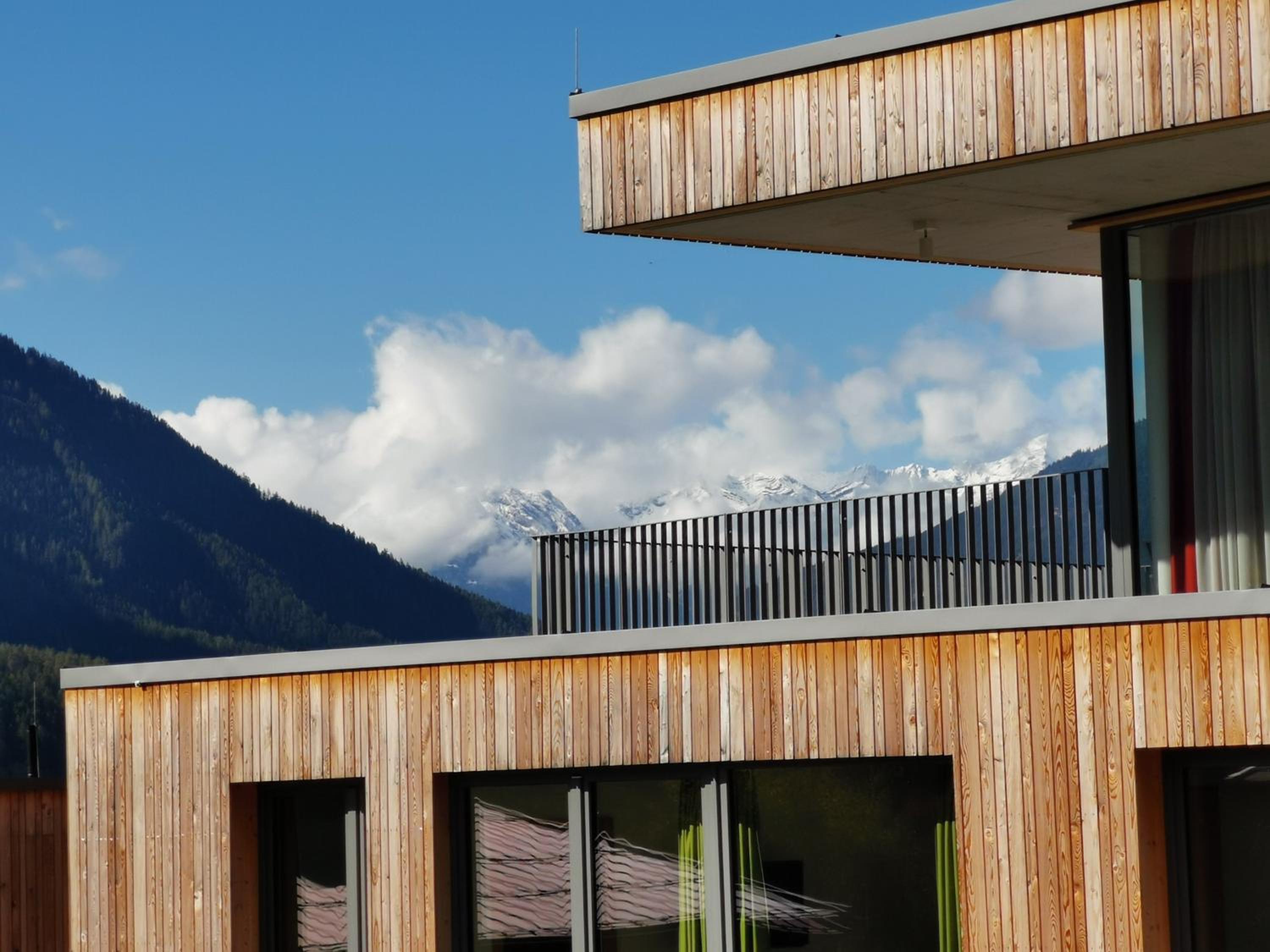 Two-Bedroom Penthouse Apartment with Mountain View - Photo 5