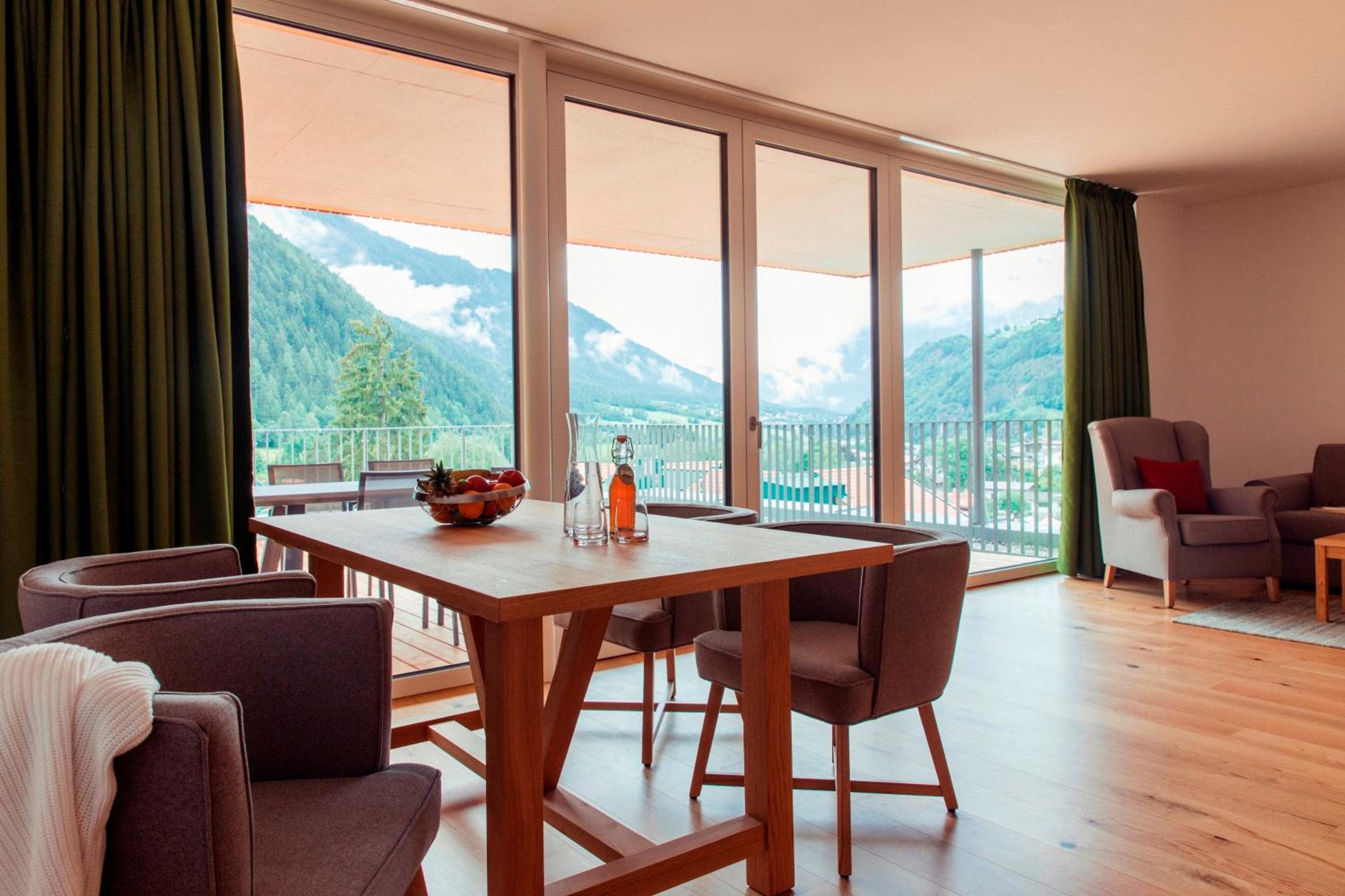 Two-Bedroom Penthouse Apartment with Mountain View - Photo 8