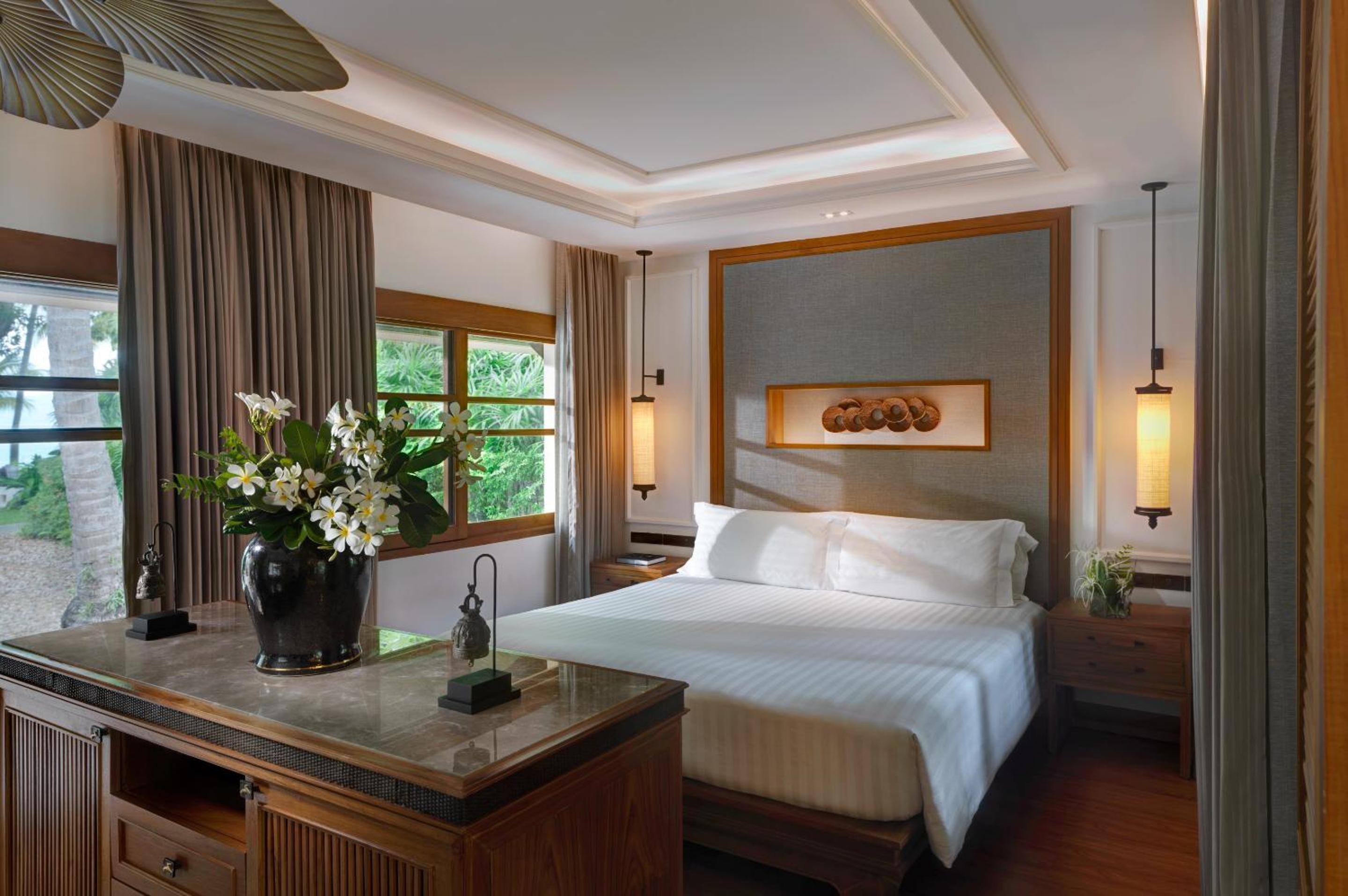 Two Bedroom Deluxe Beachfront Villa with Jacuzzi - Photo 6