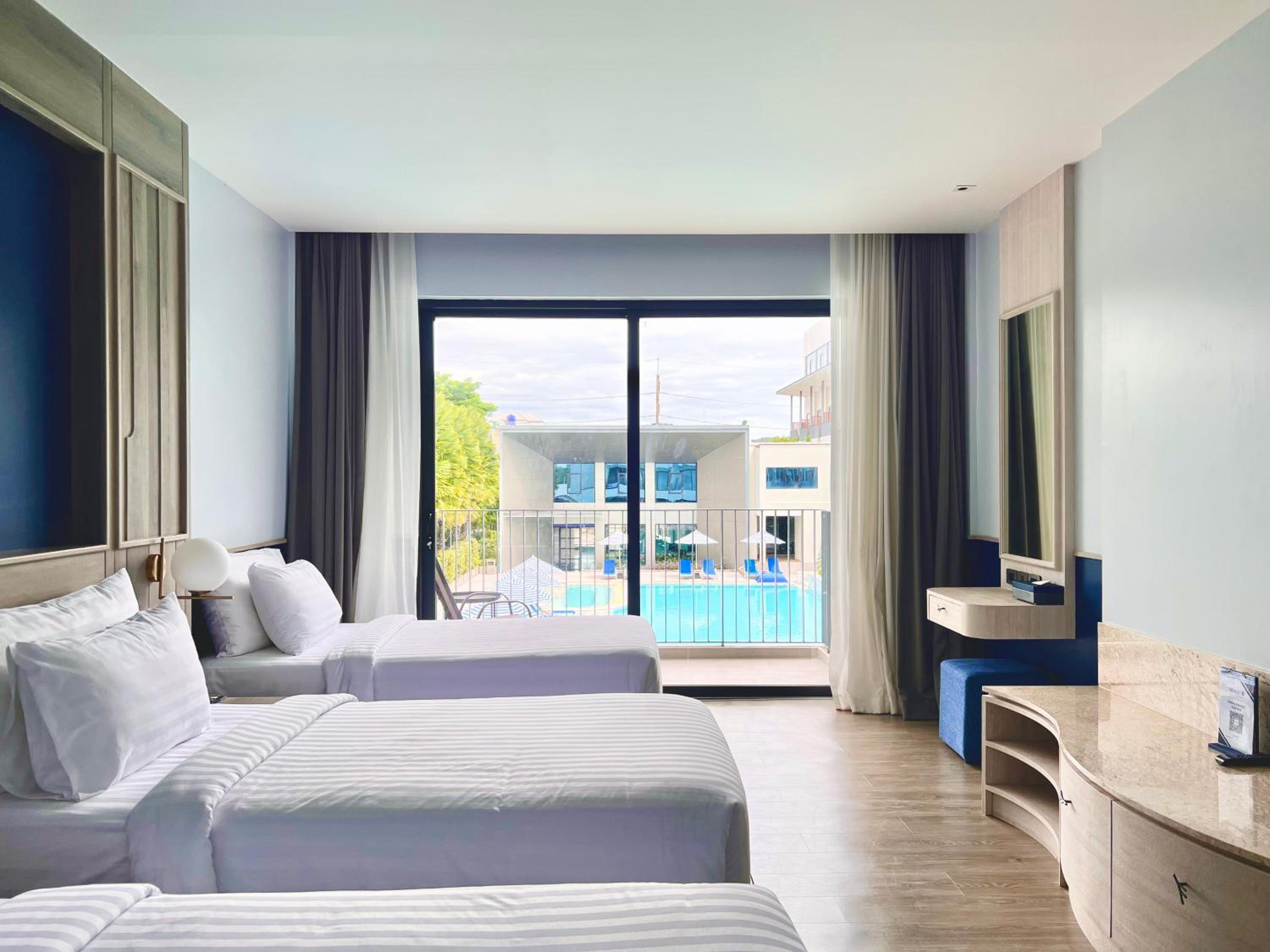 Triple Room with Pool View - Photo 1
