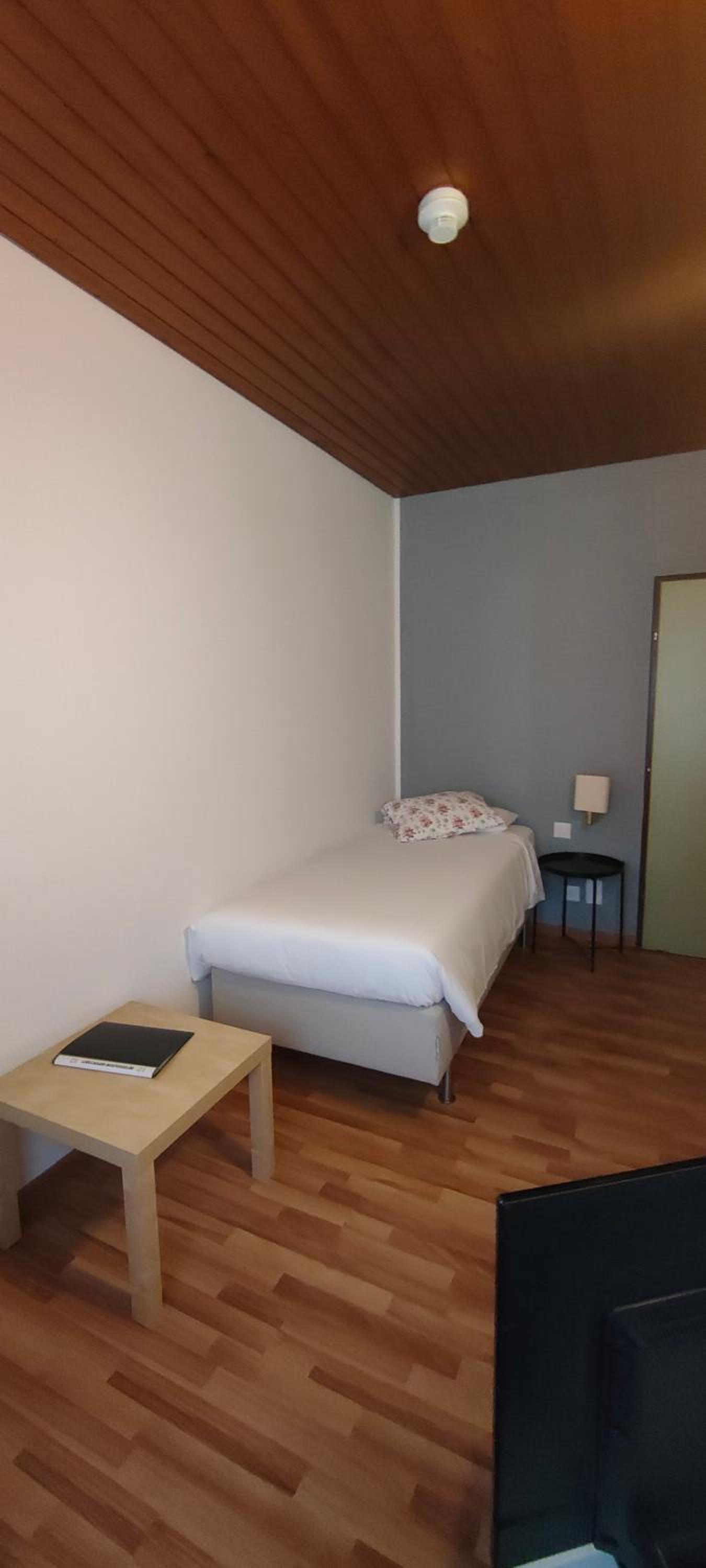 Single Room - Photo 9
