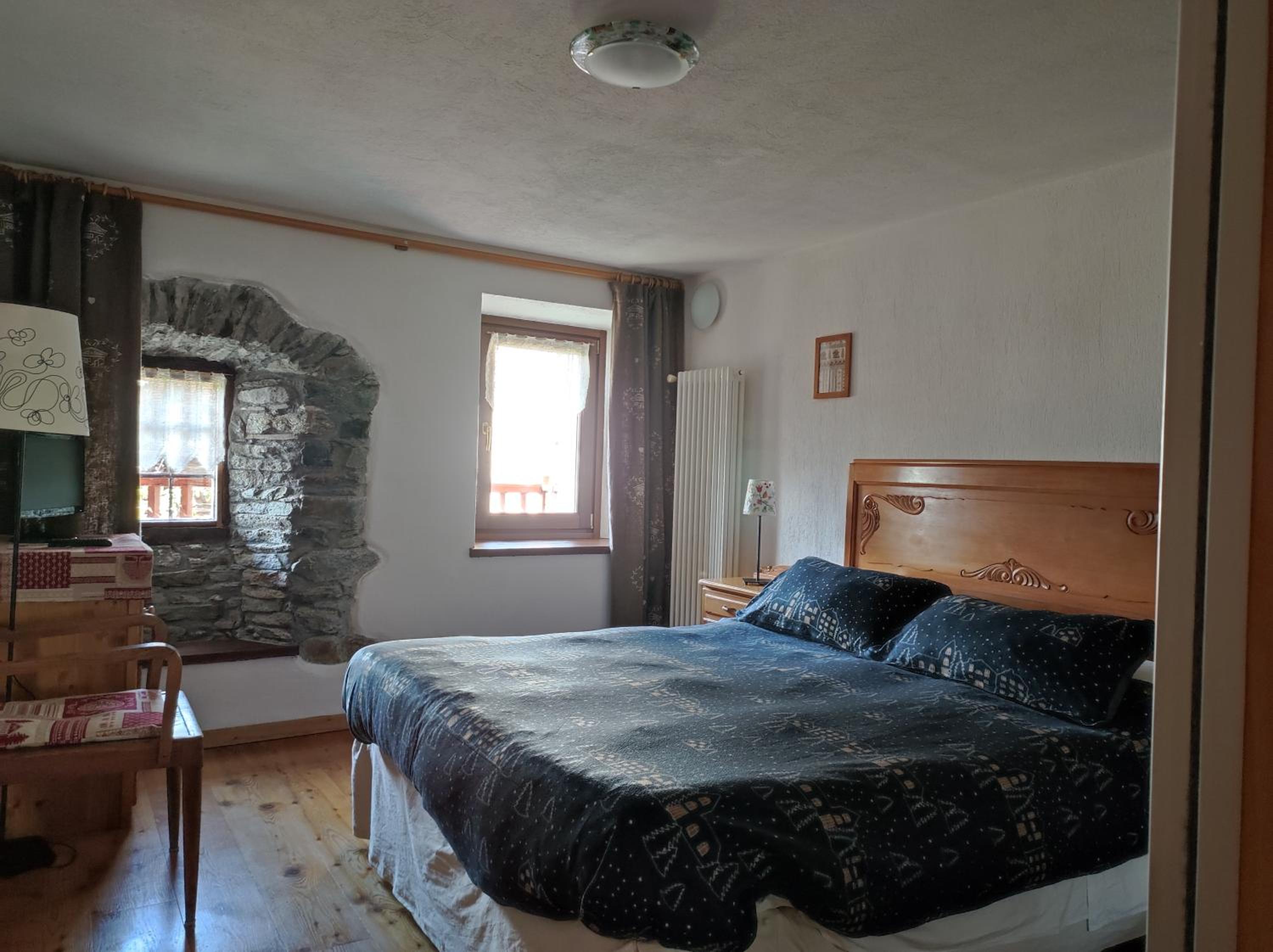 One-Bedroom Apartment with Balcony