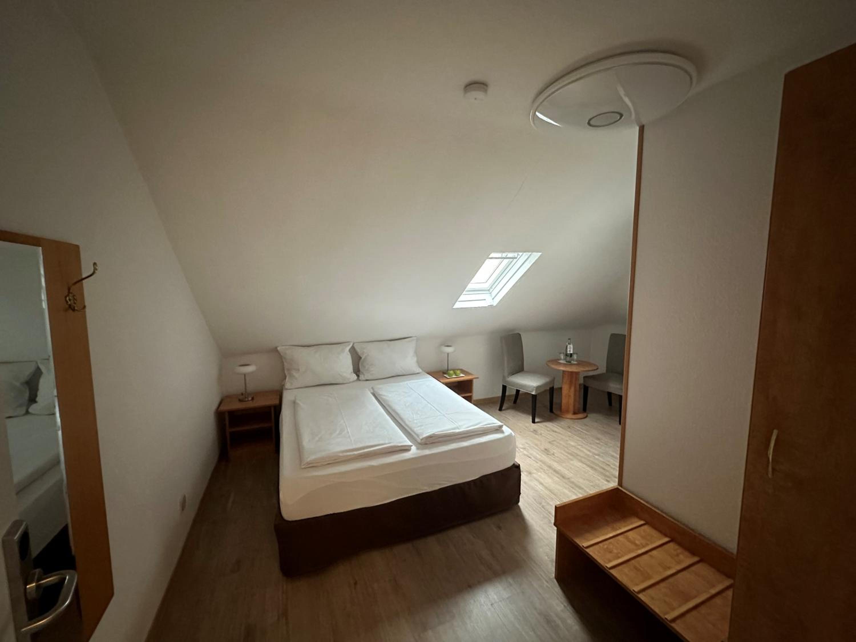 Standard Double Room - Photo 6