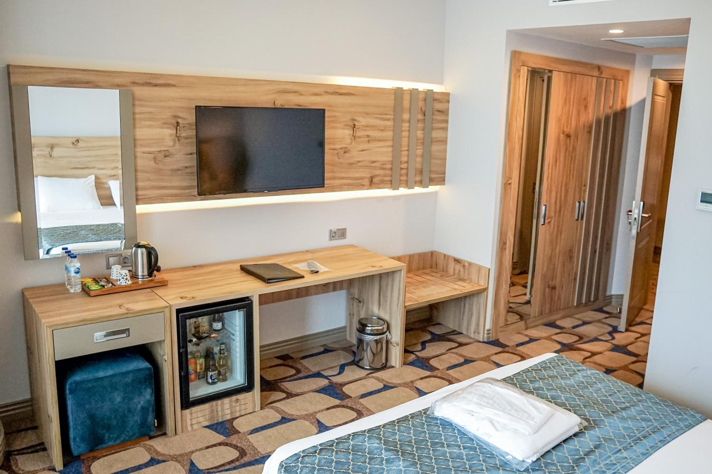 Deluxe Double or Twin Room with Sea View - Photo 4