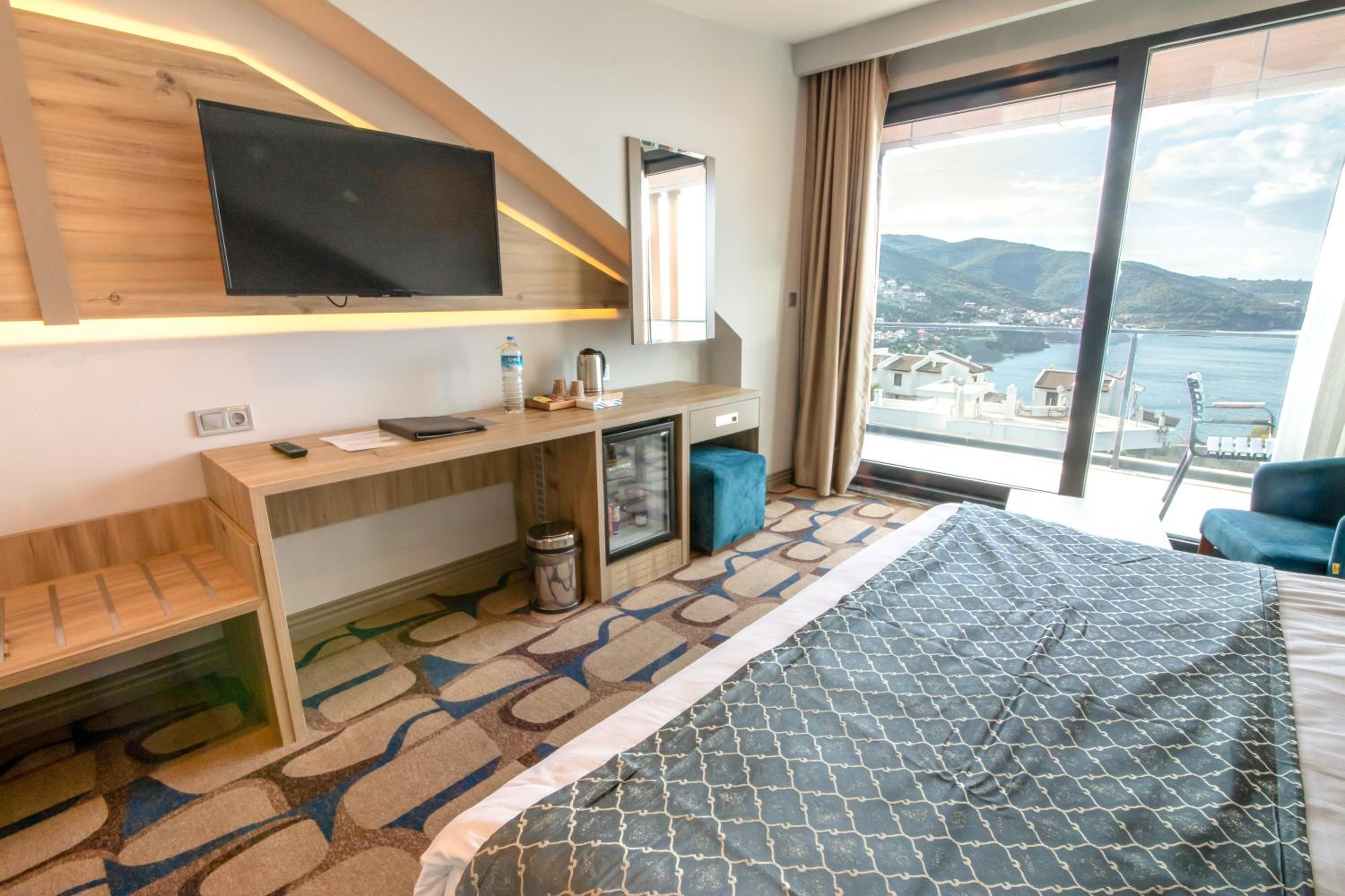 Deluxe Double or Twin Room with Sea View - Photo 3