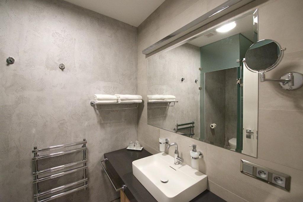 Suite - Photo 7