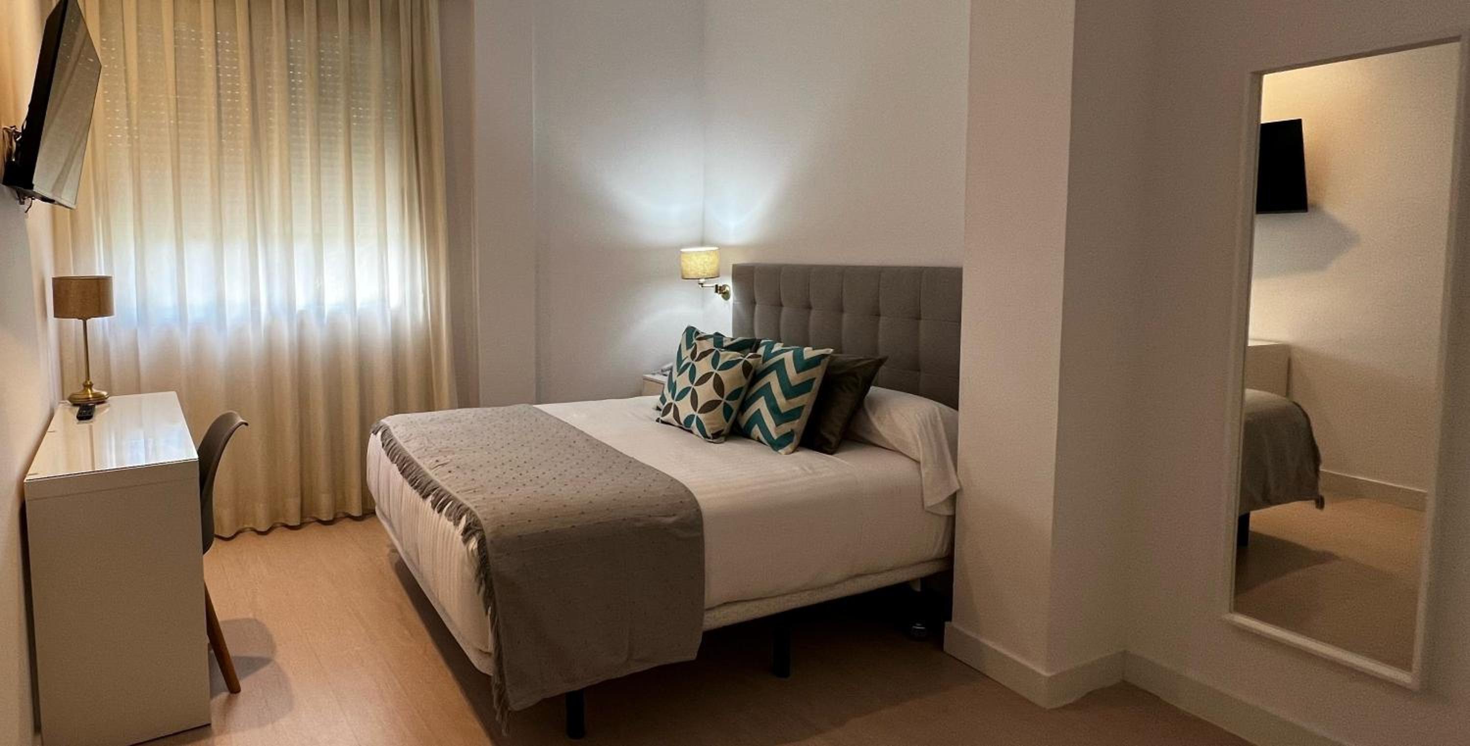 Double or Twin Room - Photo 3