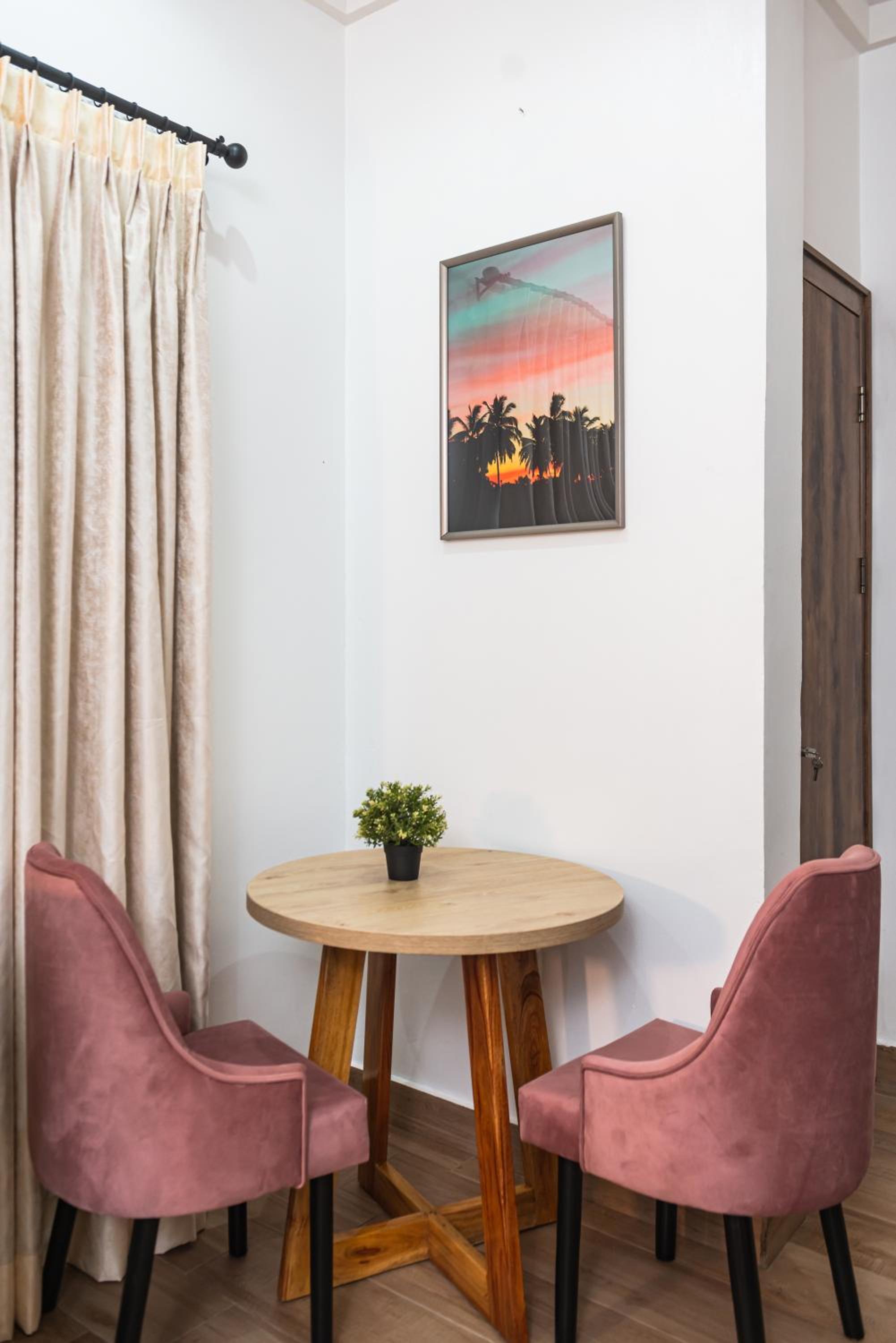 Deluxe King Suite photo 3