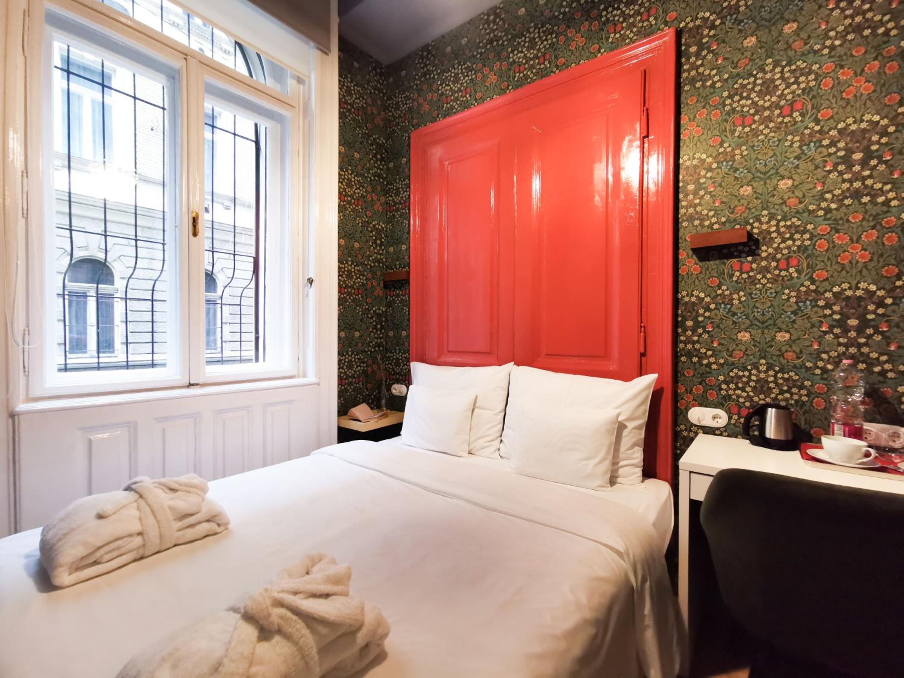 Small Double Room - Photo 1