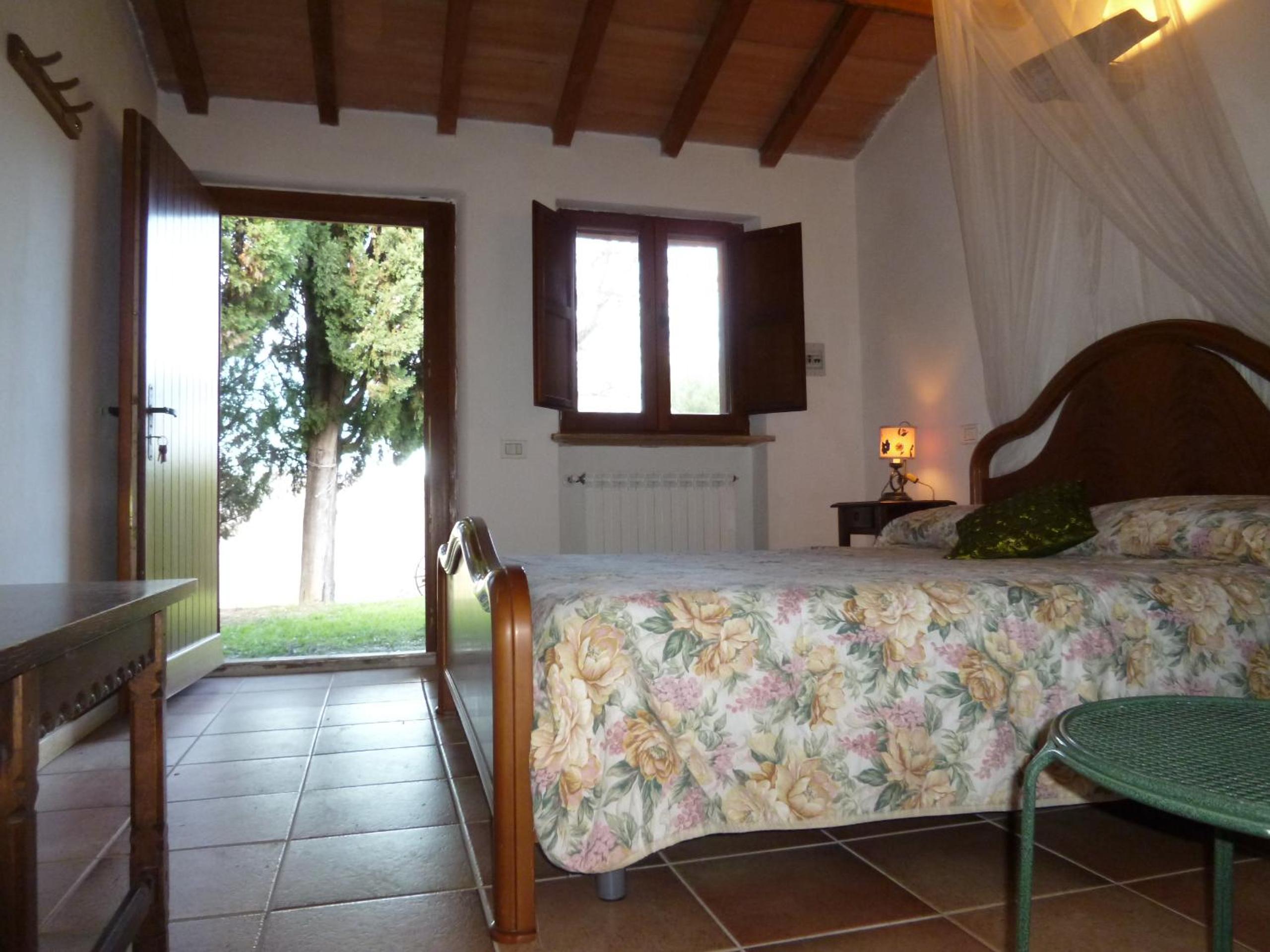 Double Room with Private Bathroom and Garden View