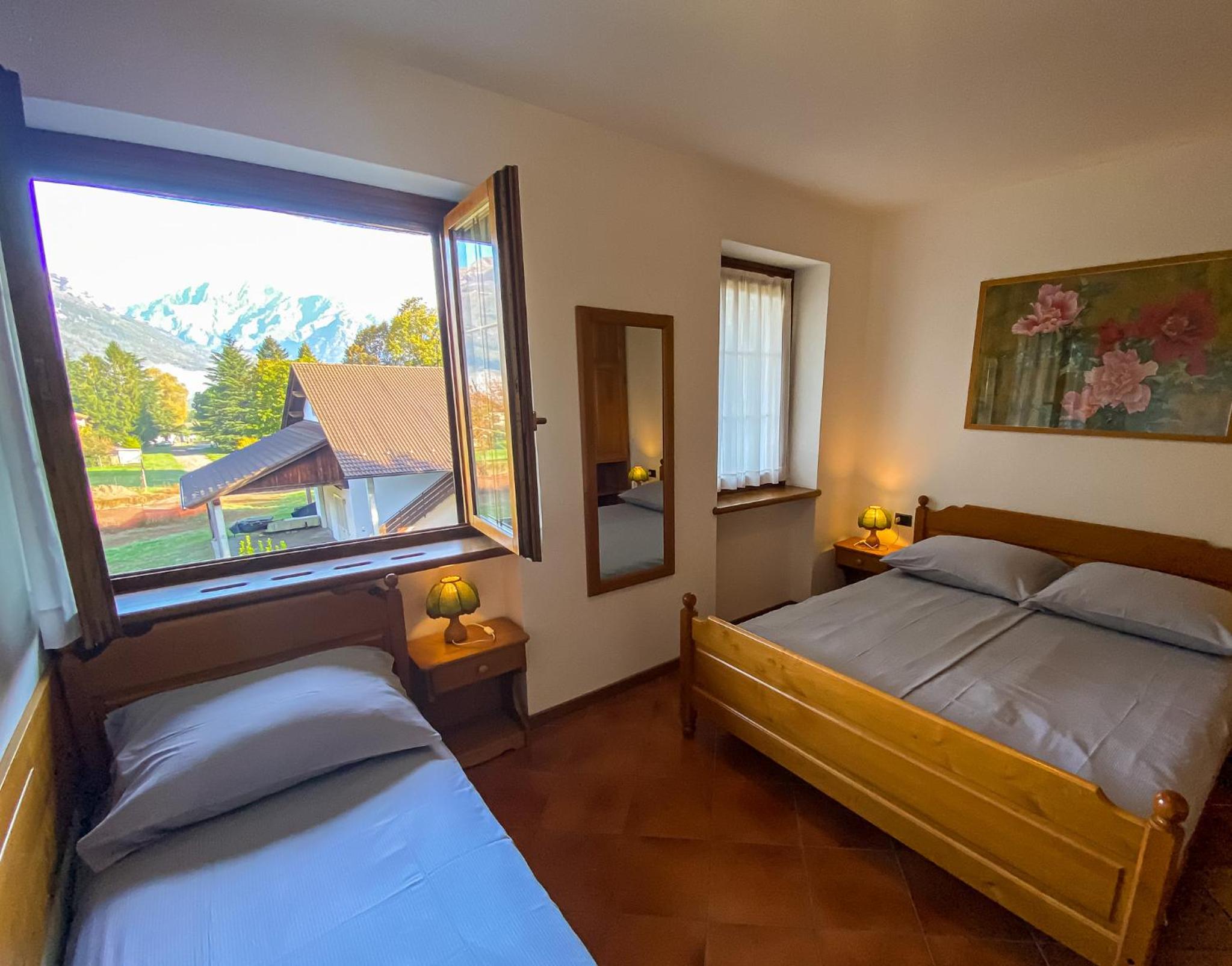 Apartment with Mountain View