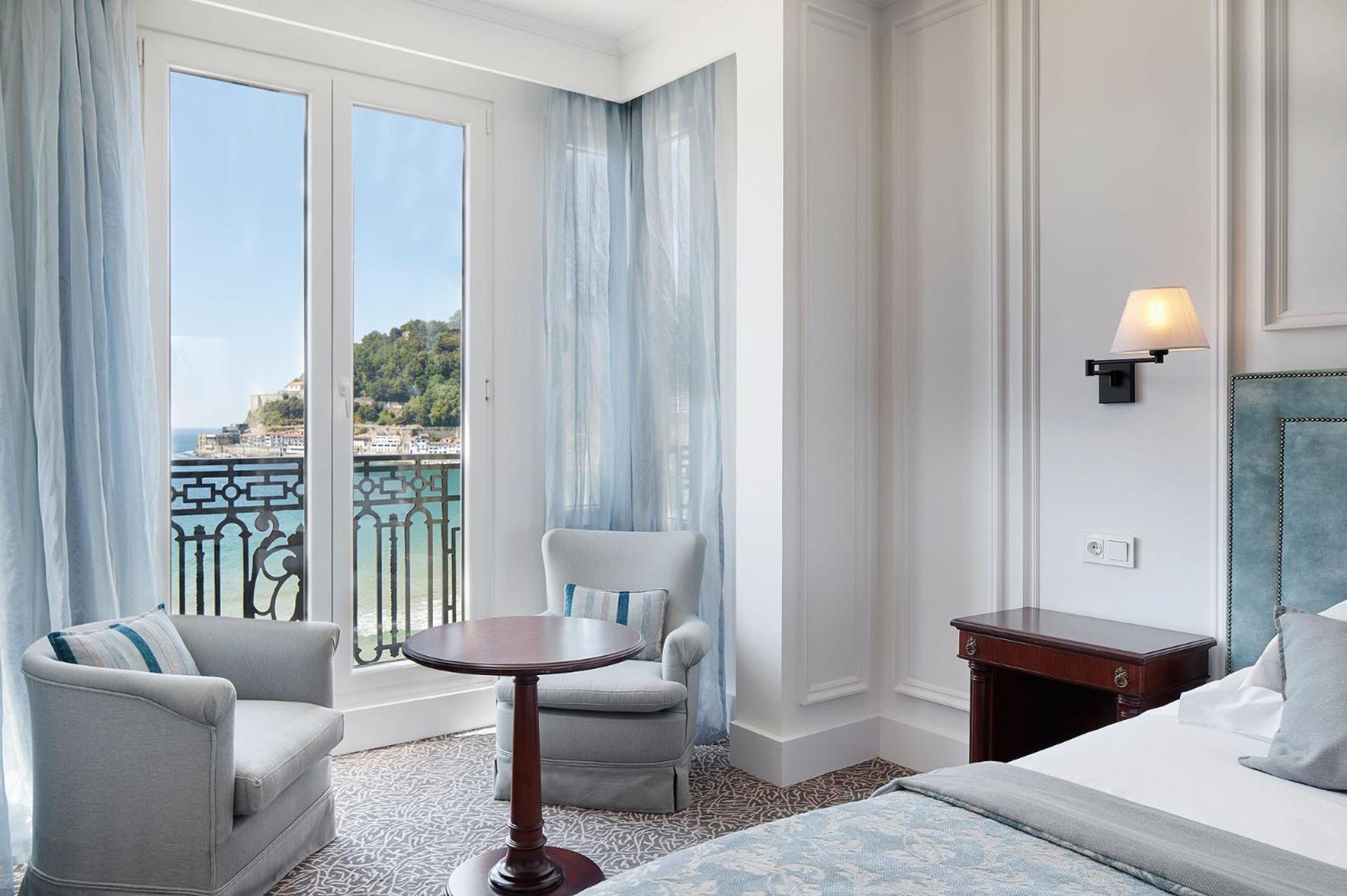 Classic Double or Twin Room with Sea View - Photo 3