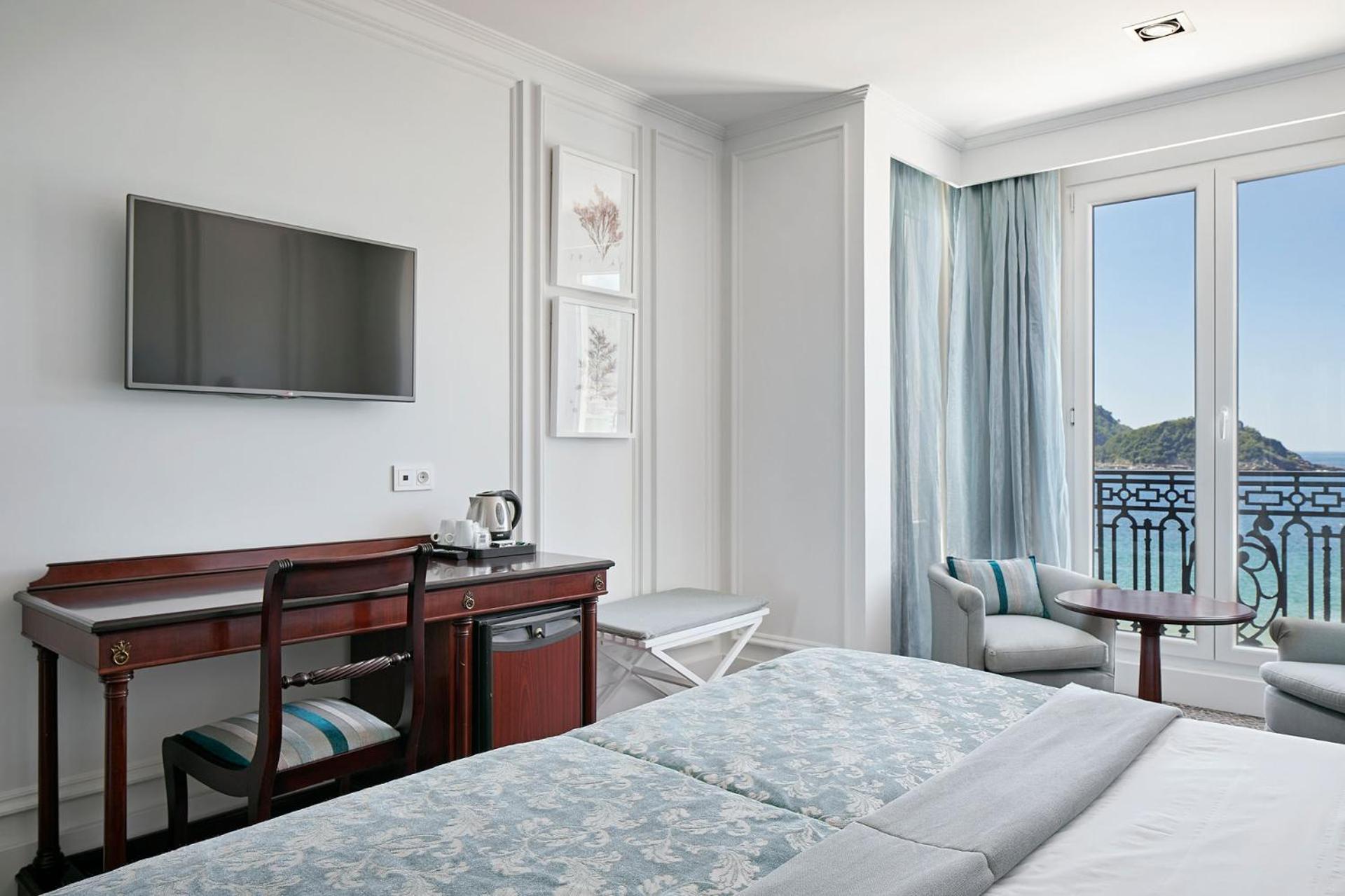 Classic Double or Twin Room with Sea View - Photo 1