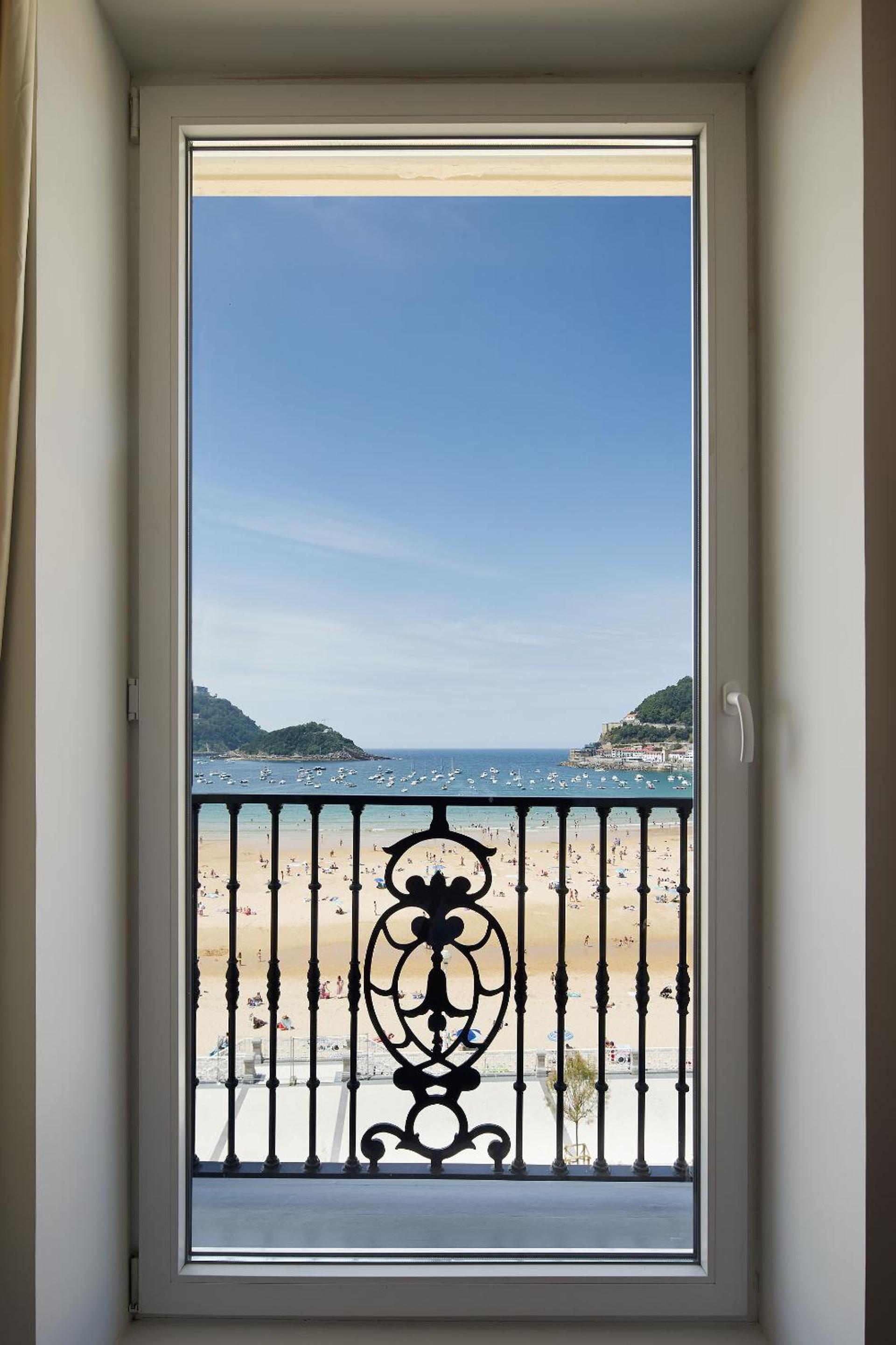 Petite Double Room with Sea View  - Photo 2