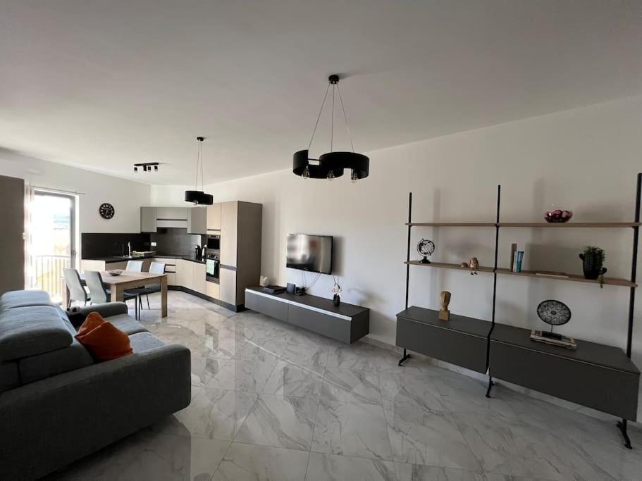 Three-Bedroom Apartment photo 1