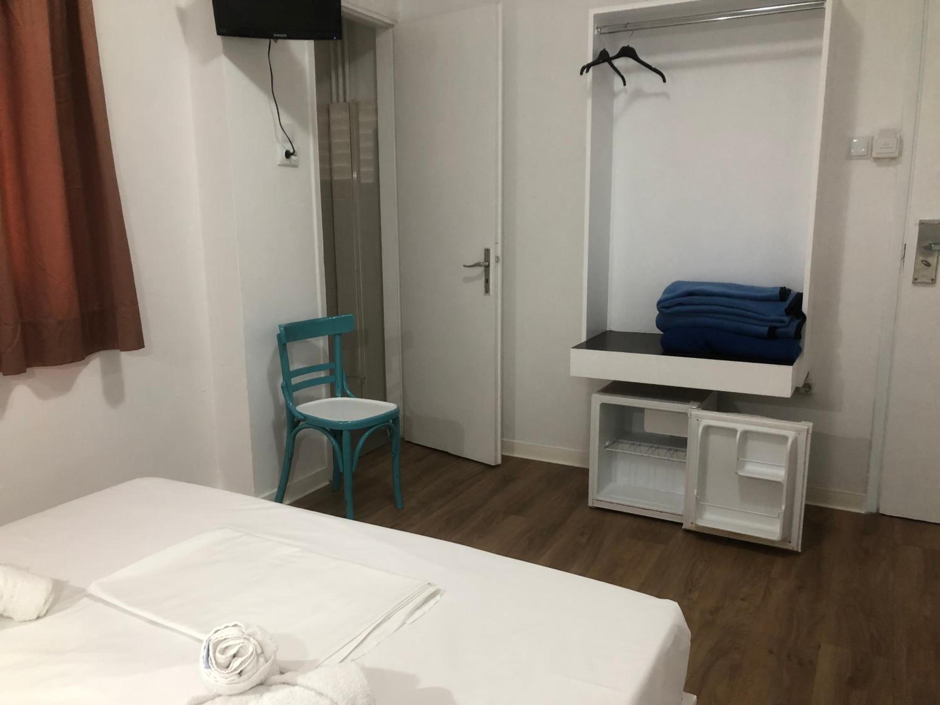 Triple Room with Private Bathroom photo 3
